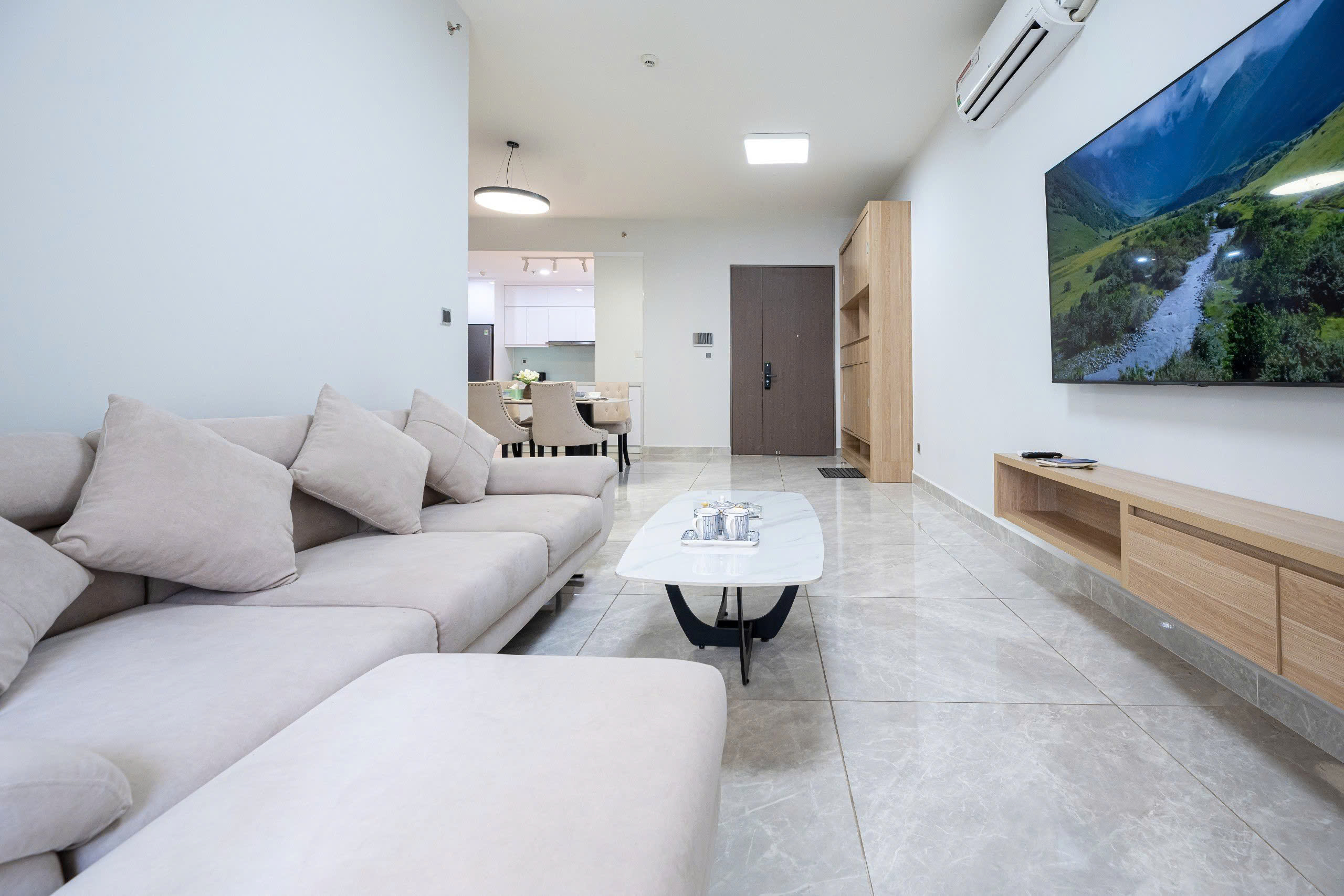 Near pool apartment in The Peak Midtown by VnHouse