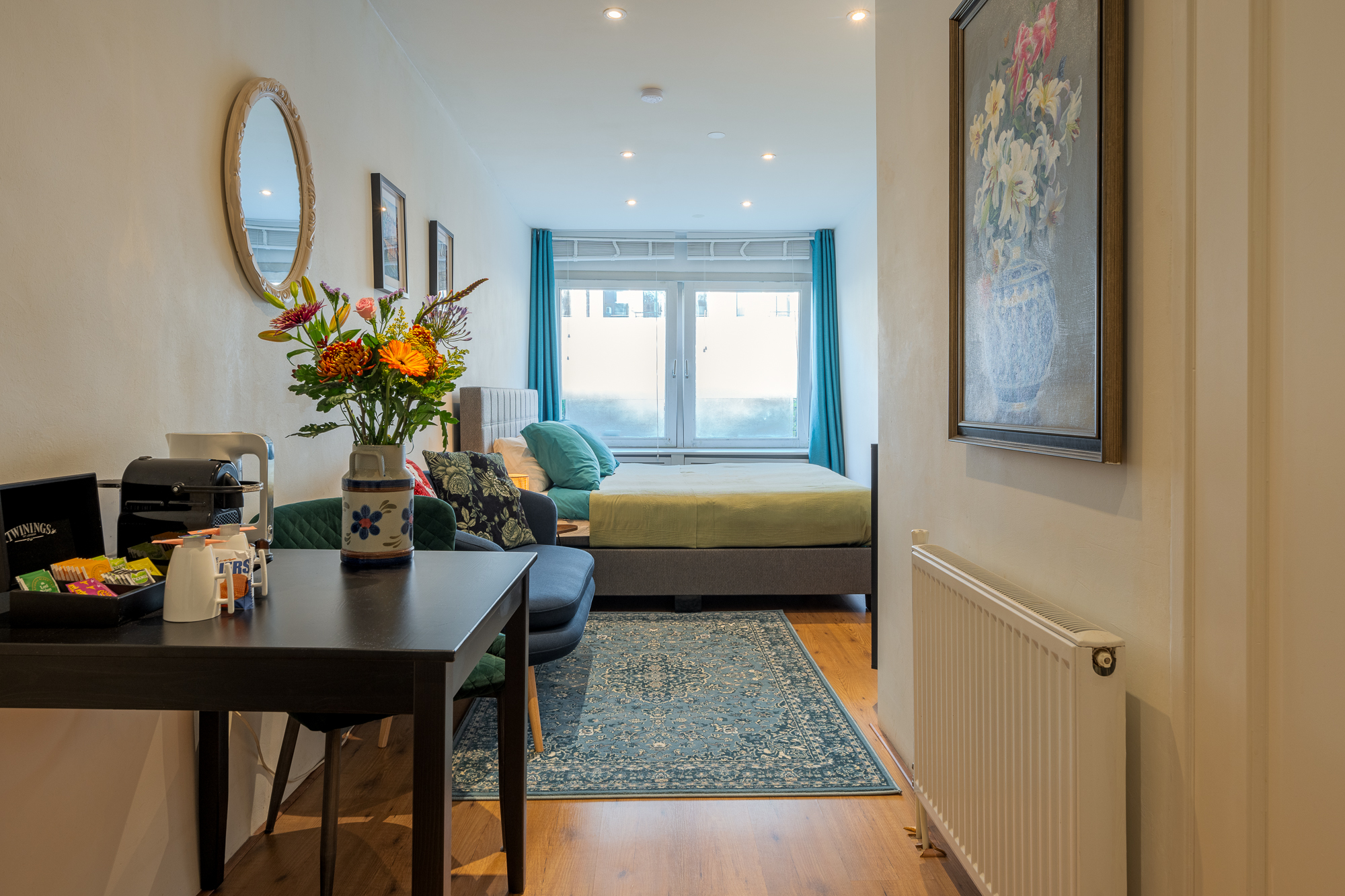Stylish suite with private bathroom at Vondelpark