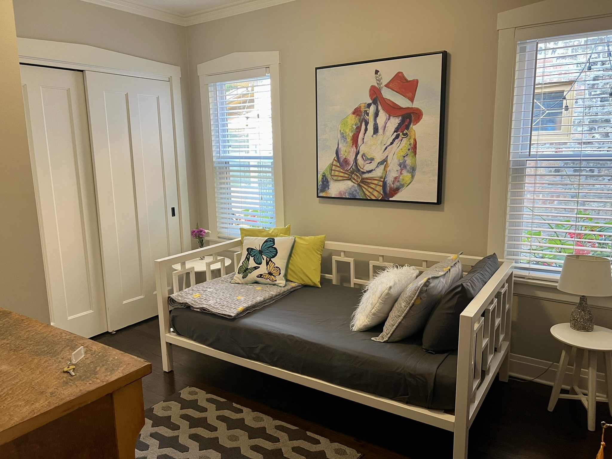 Judy's Portage Park Bungalow w/Daybed in Portage Park, Chicago
