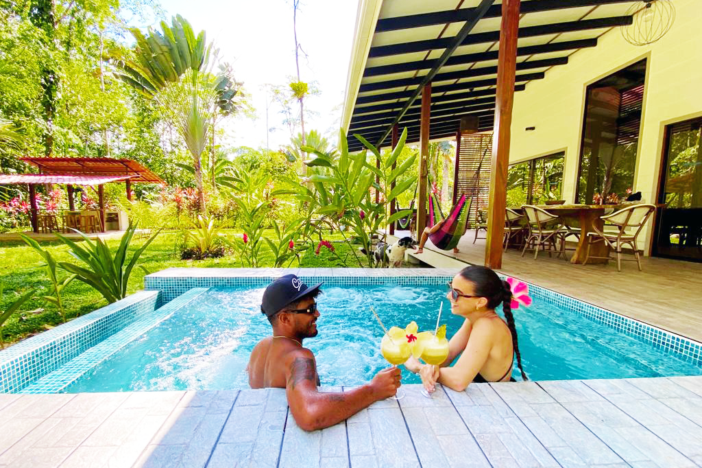 Charming villa with pool, A/C, beach 900m away