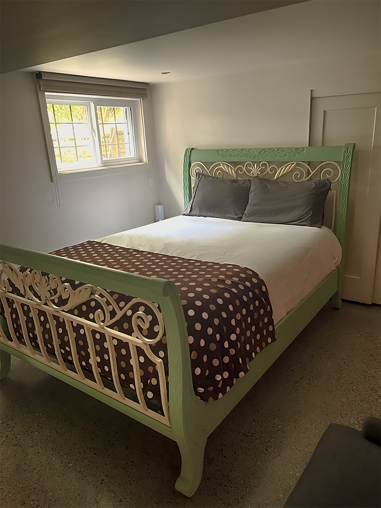 Spacious Garden Suite in Character Home