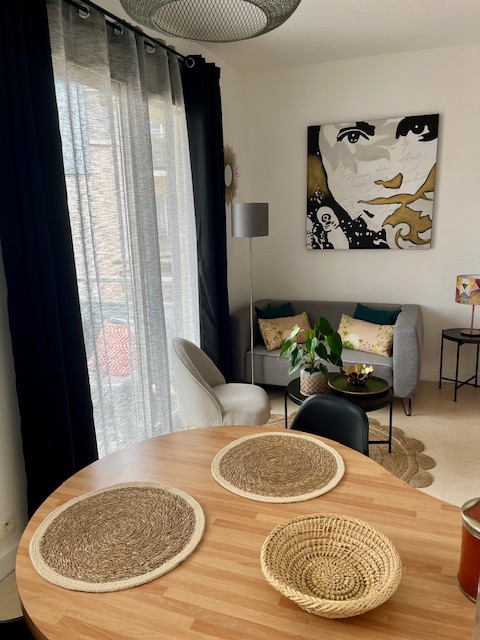 Cozy studio near train station