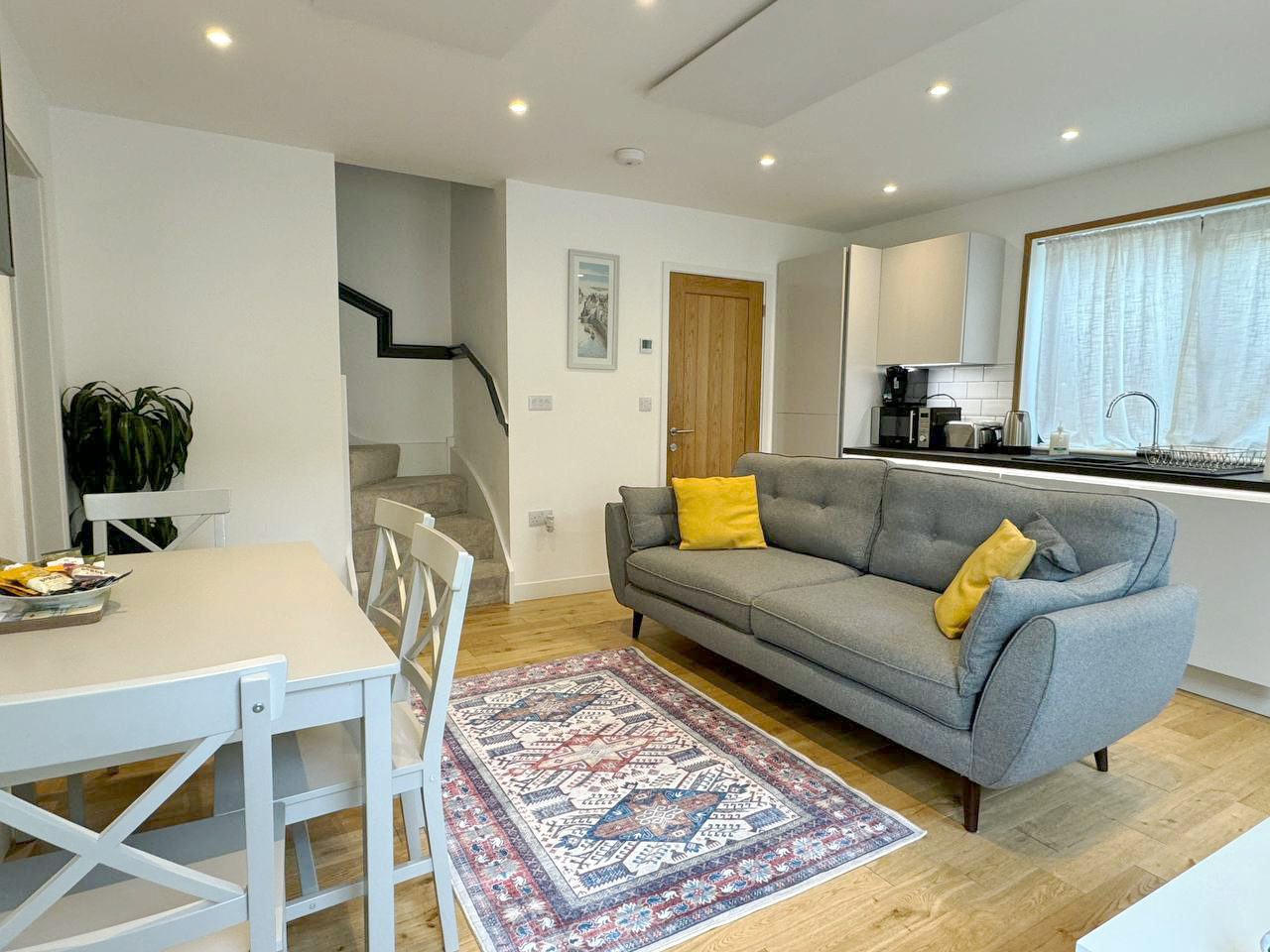 Contemporary 2-Bedroom Duplex Apartment