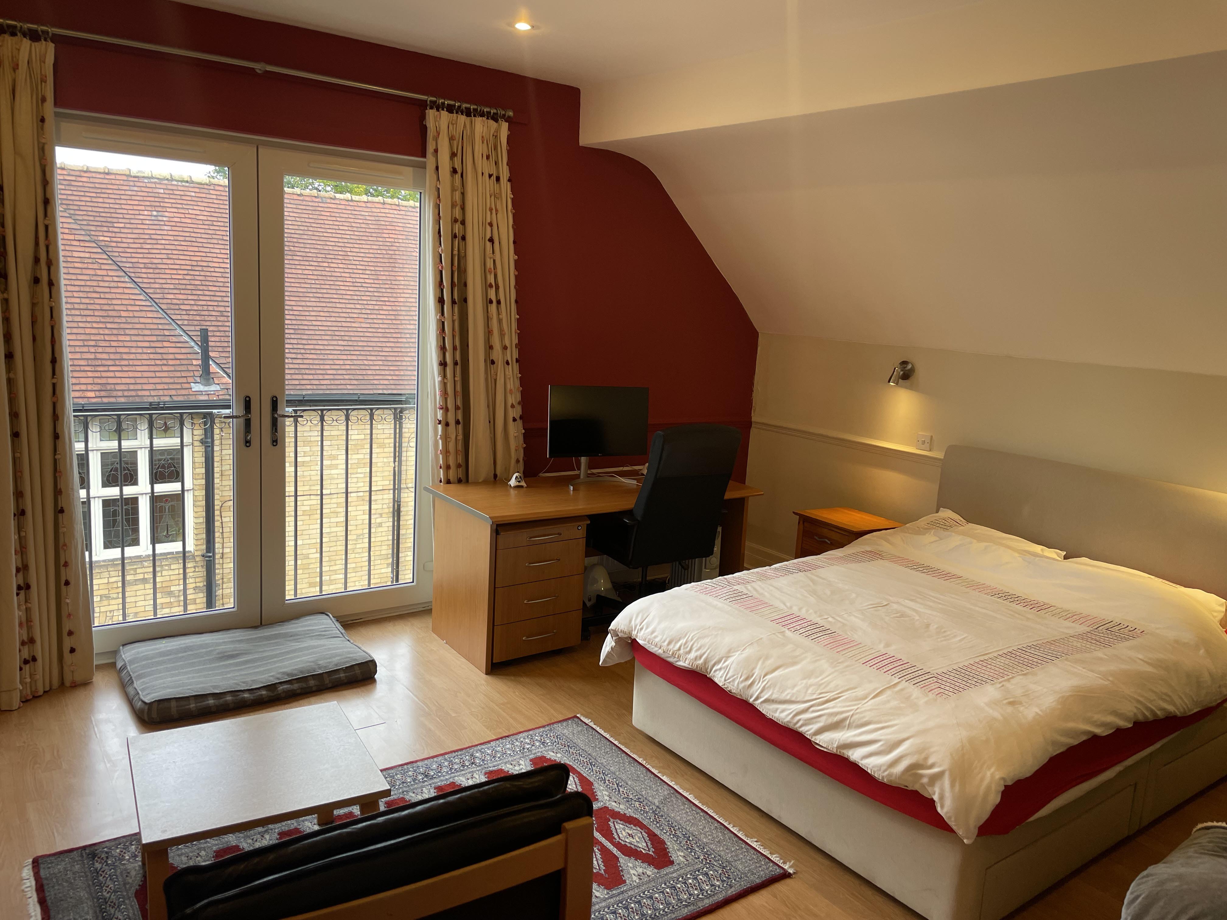 Large Room, King bed & kitchenette near Christies in Didsbury East, Greater Manchester
