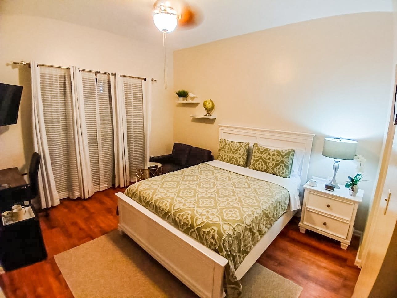 Cozy Private Room + Bath In Tamuning/ 타무닝 개인실