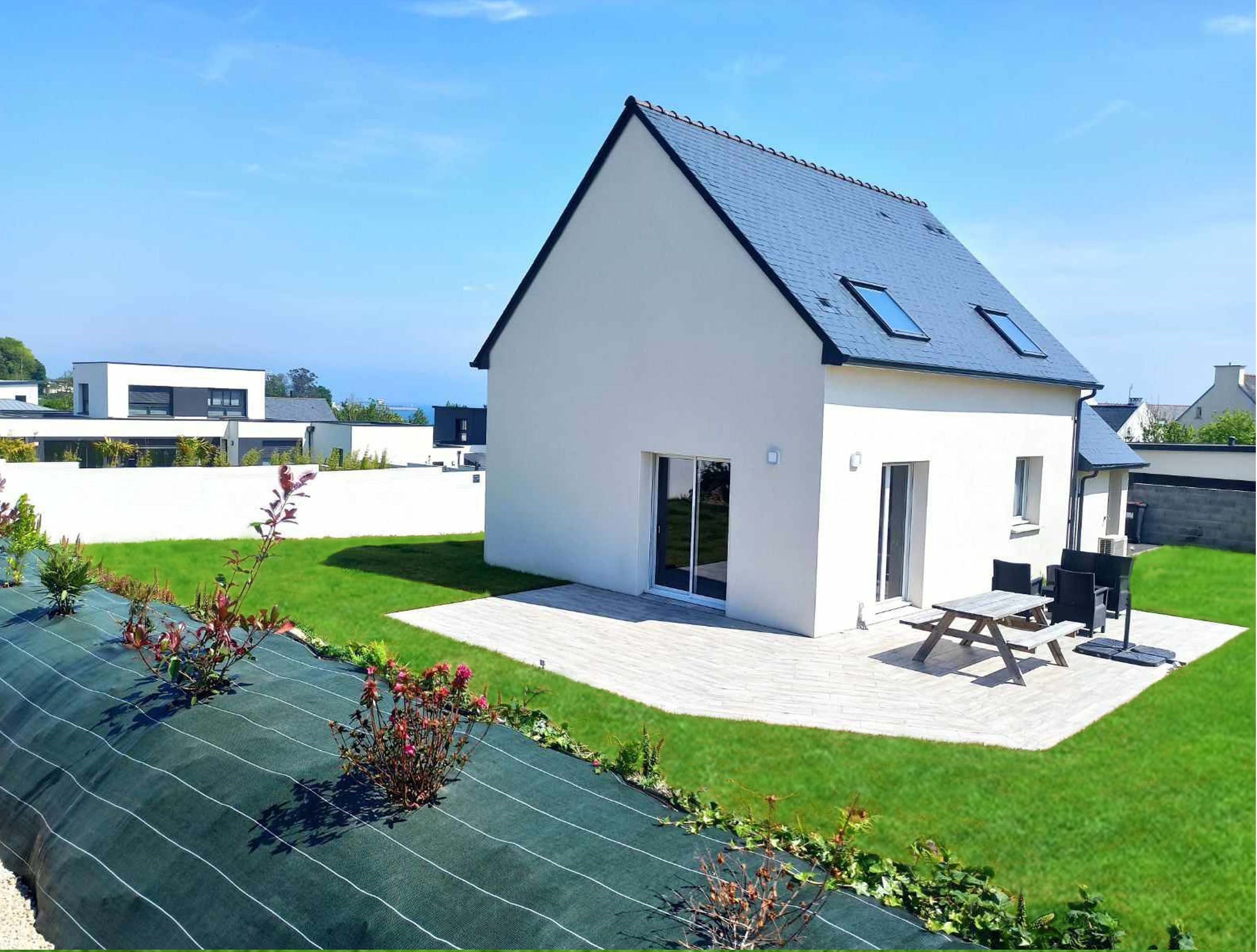 Brand new house with garden near the sea and beaches