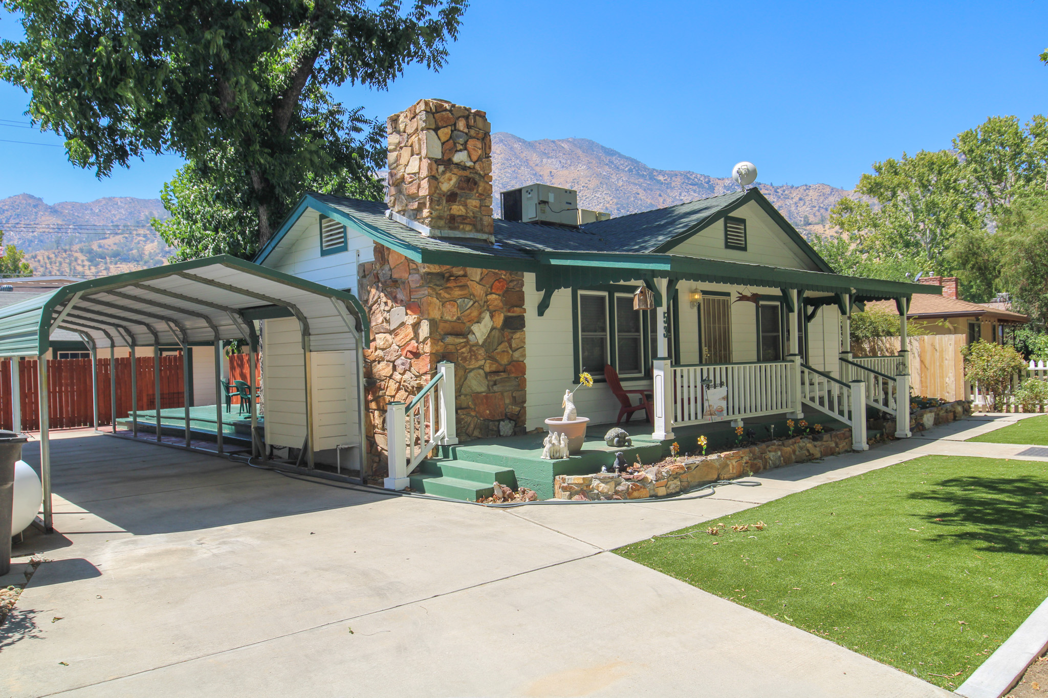 What a Catch Cottage/ Downtown Kernville