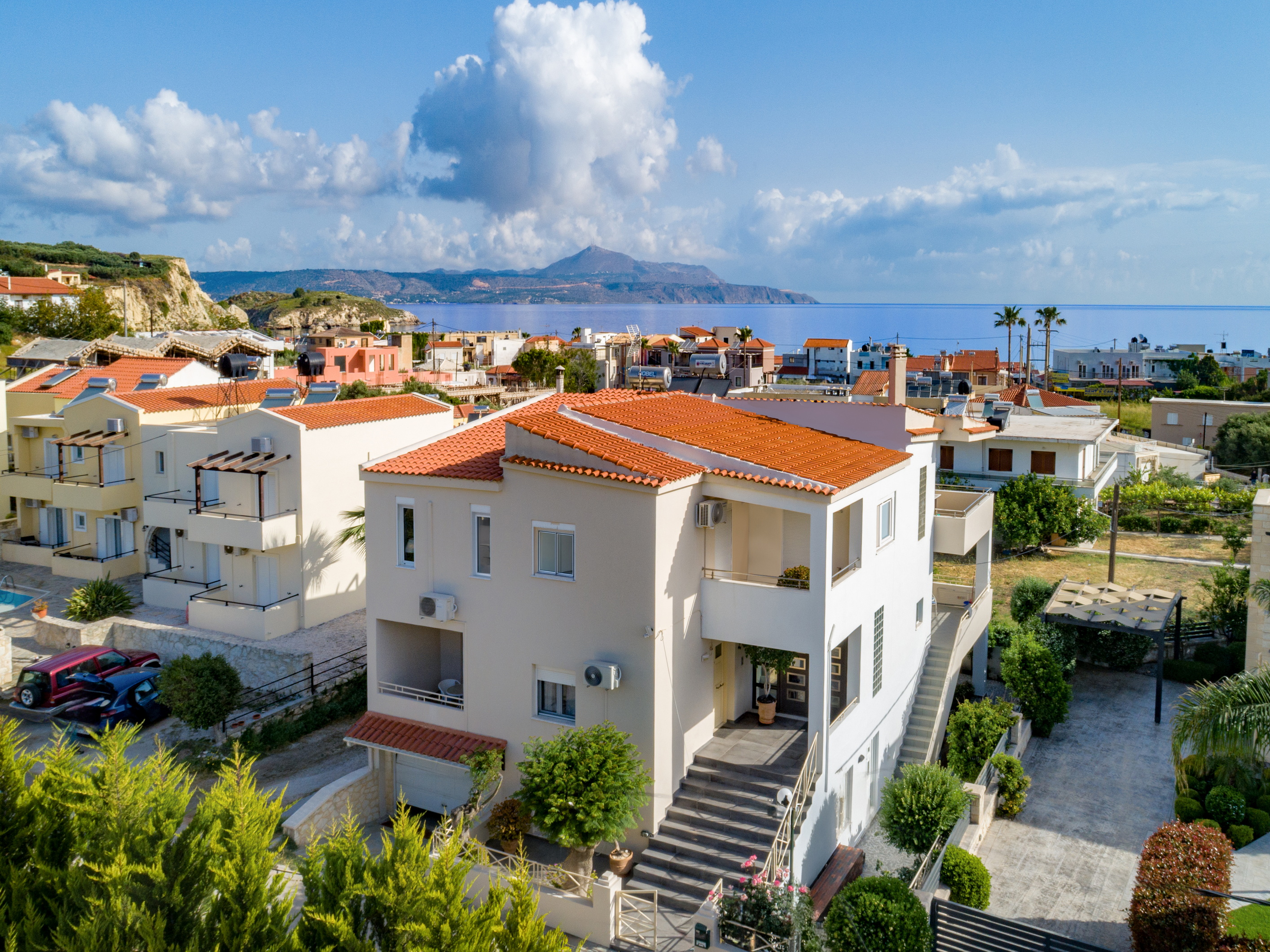 ONLY 5 MIN.WALK FROM SANDY BEACH in Αποκορώνου, Crete