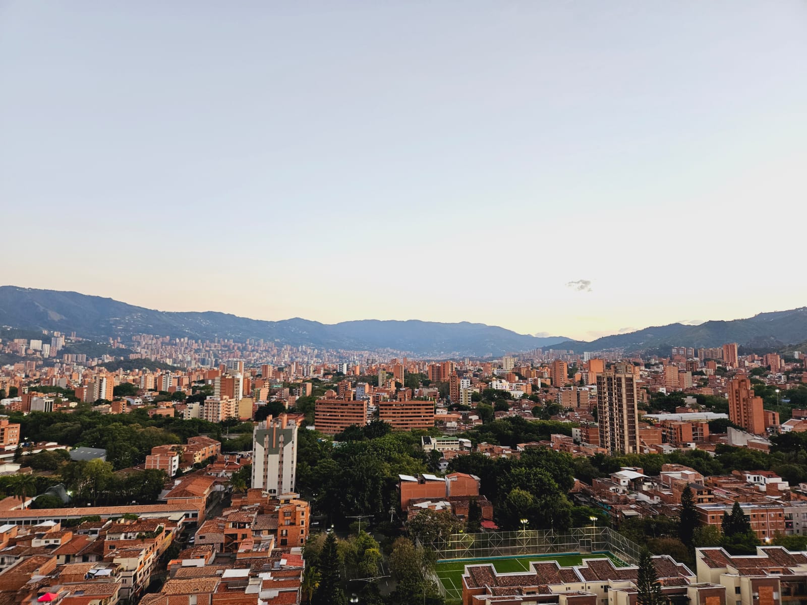 Illuminated Flat/City view/Metro nearby
