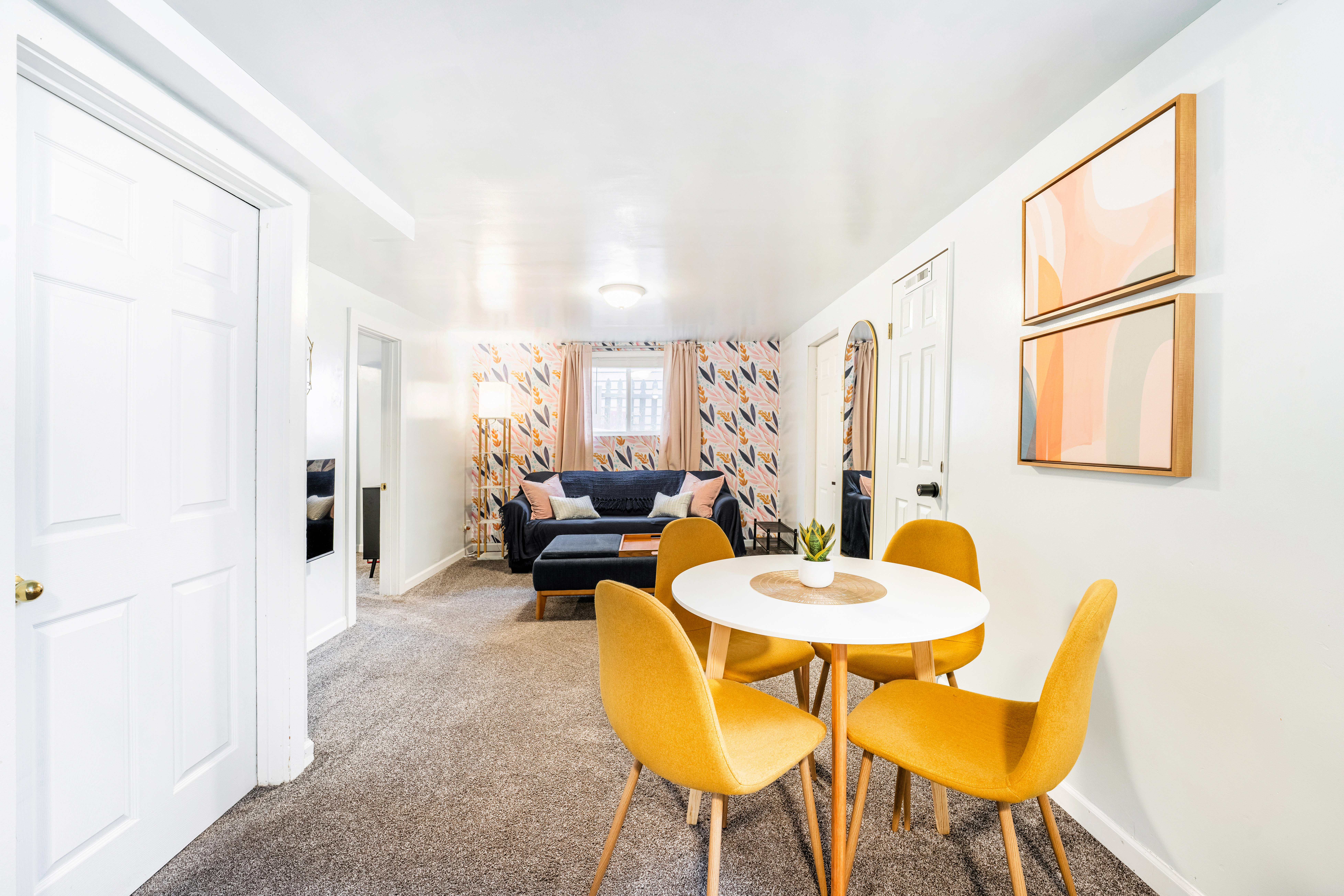 Garden Patio Lounge + City View! 2mi to downtown!