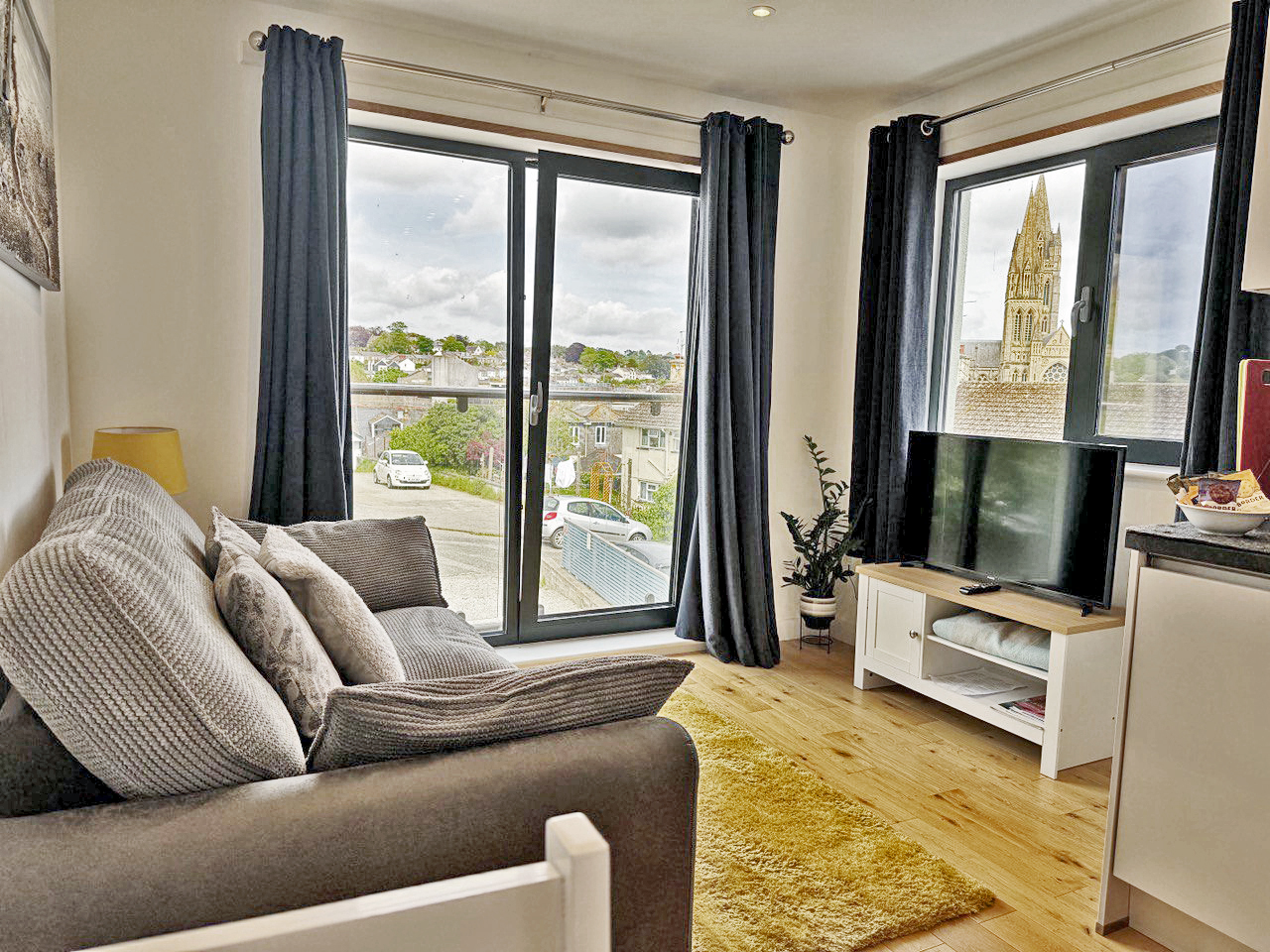 Cathedral View Modern Apartment in Prime Location