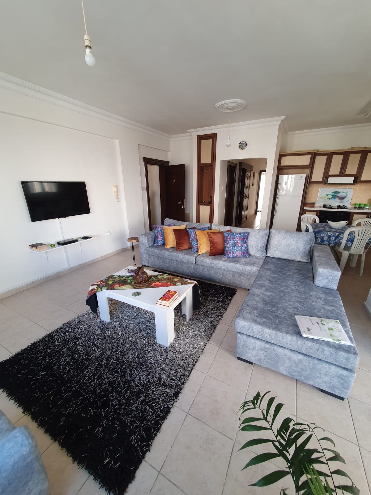 Centrally located 3 bedroom flat near coastline