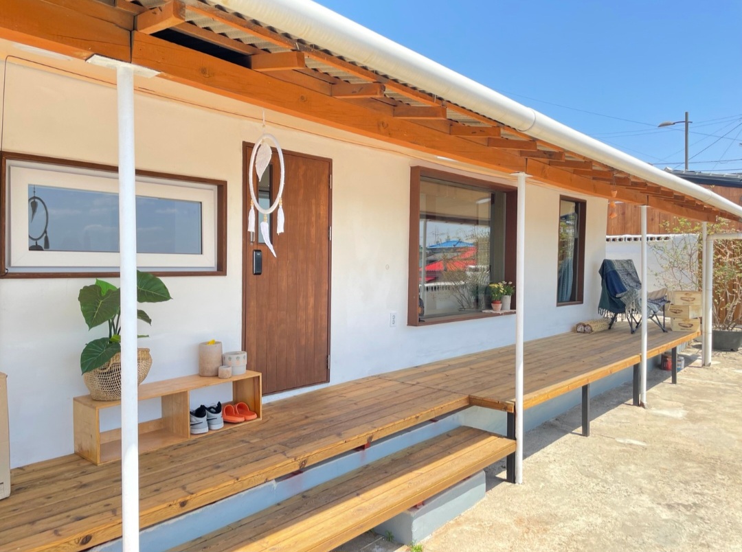 Private house with a yard - Overlooking a pretty village and the sea 
Emotional accommodation-
# Bring your dog # Choncang