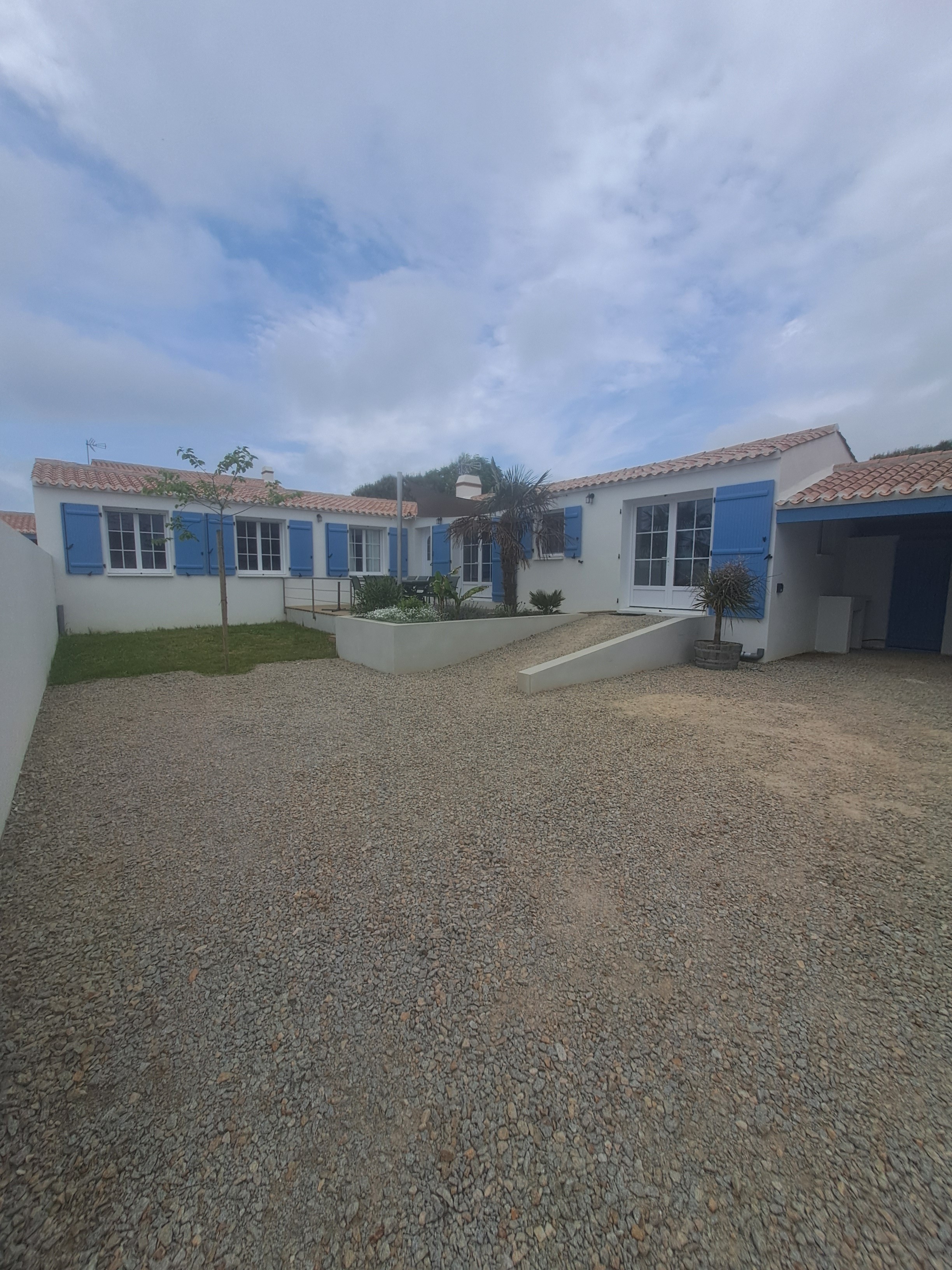 Beautiful Mimosa house with thorn