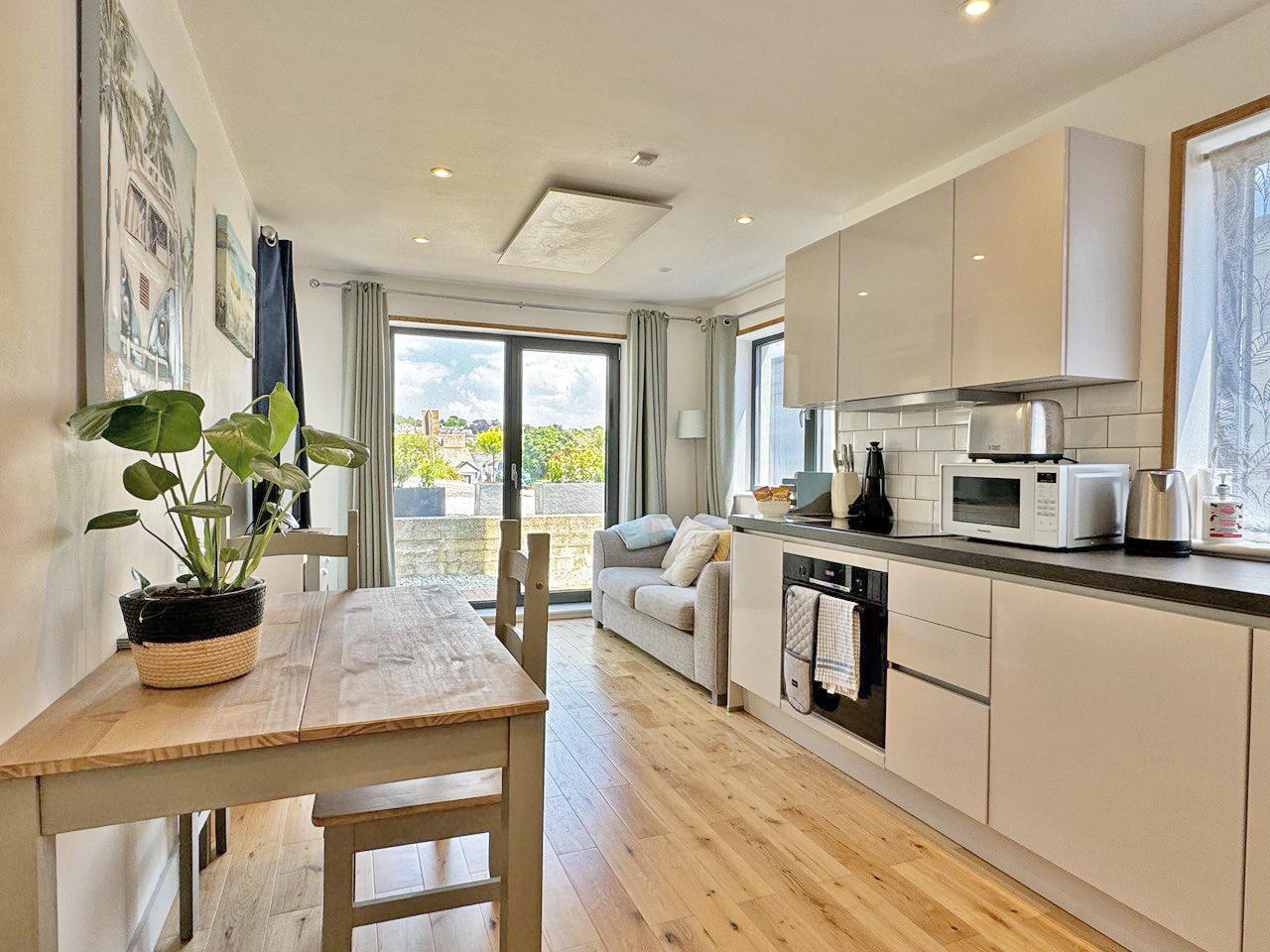 Cosy Ground Floor Modern Apartment in City Centre