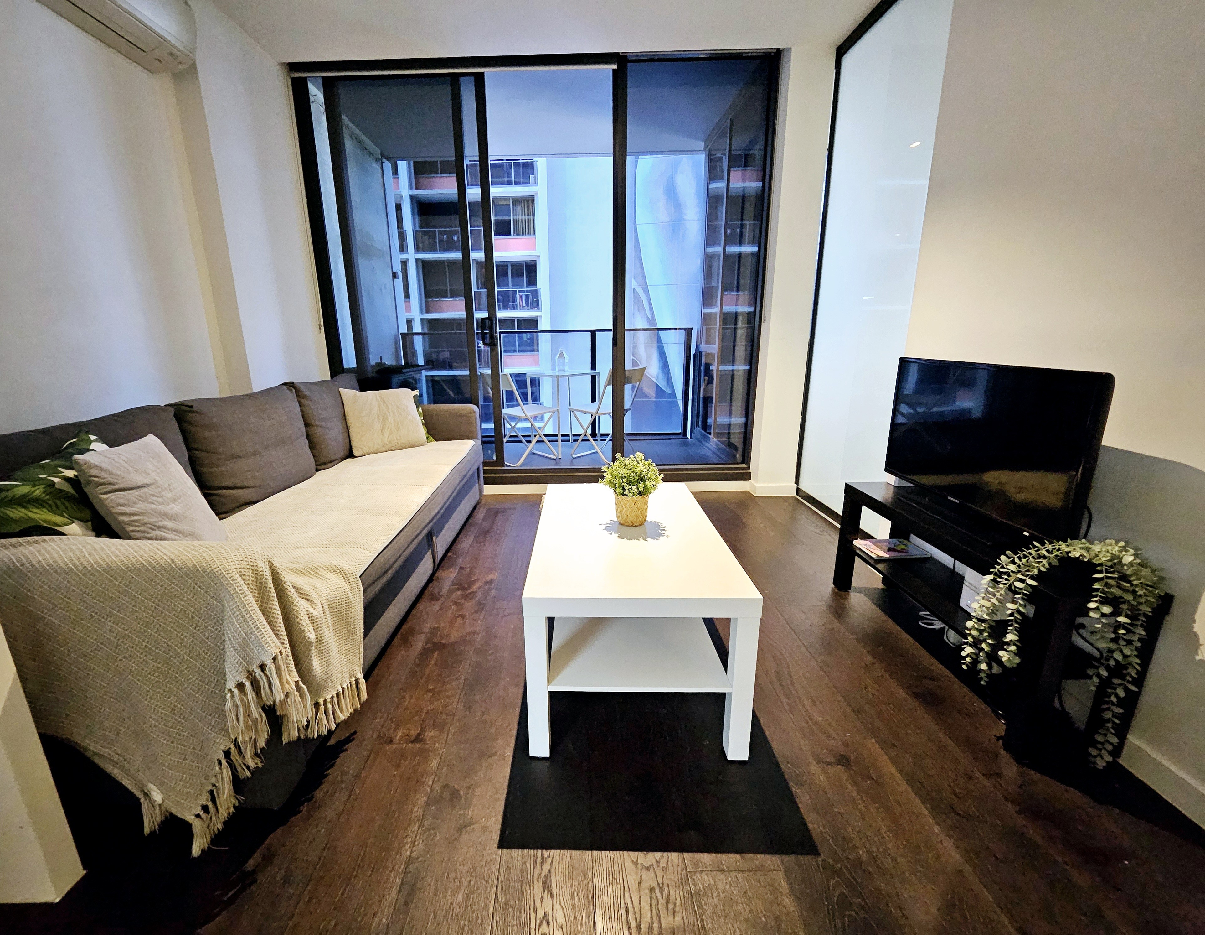 Central 2BR Apartment (A) FREE Parking