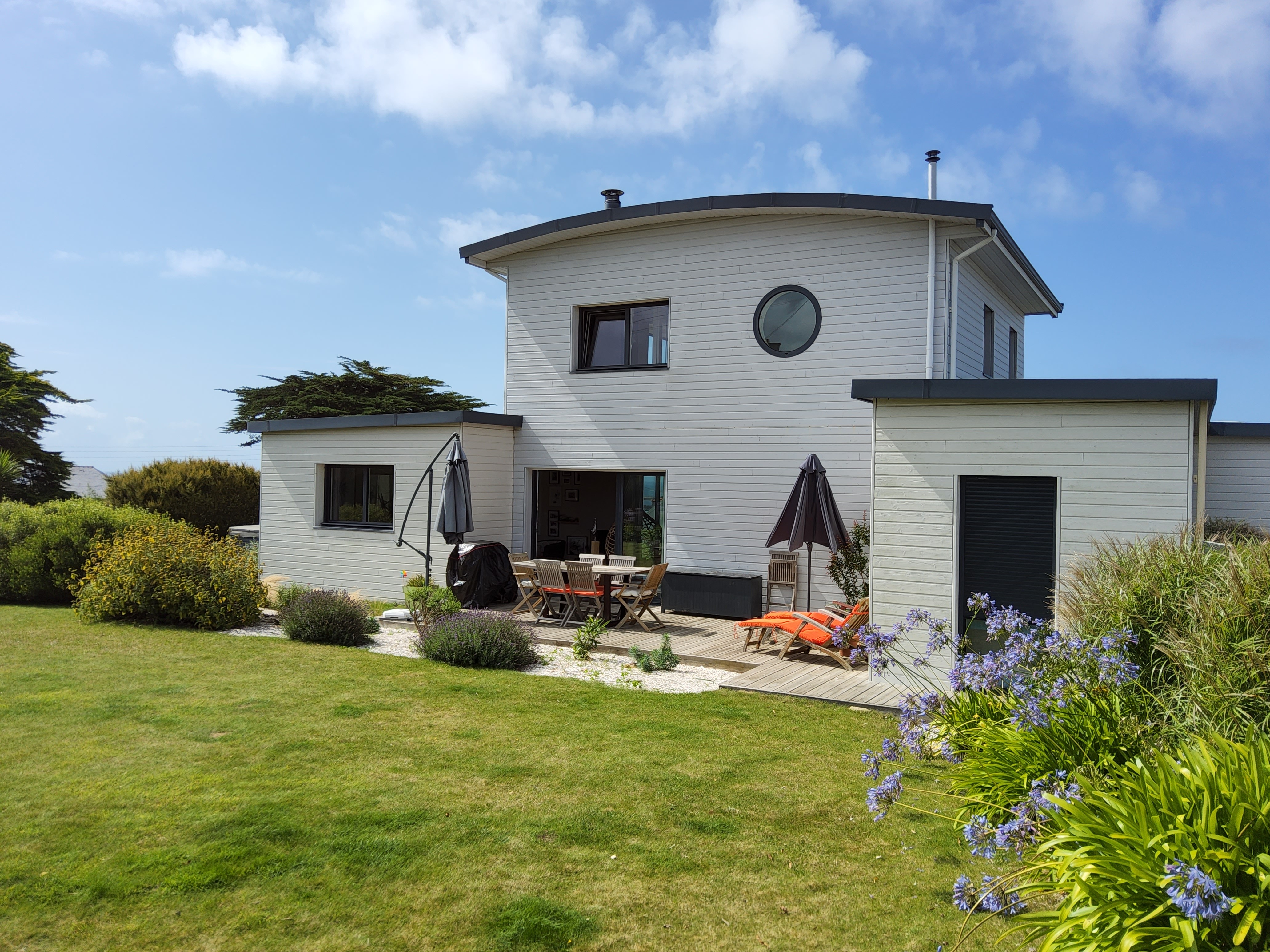 Contemporary house,  very nice sea view.