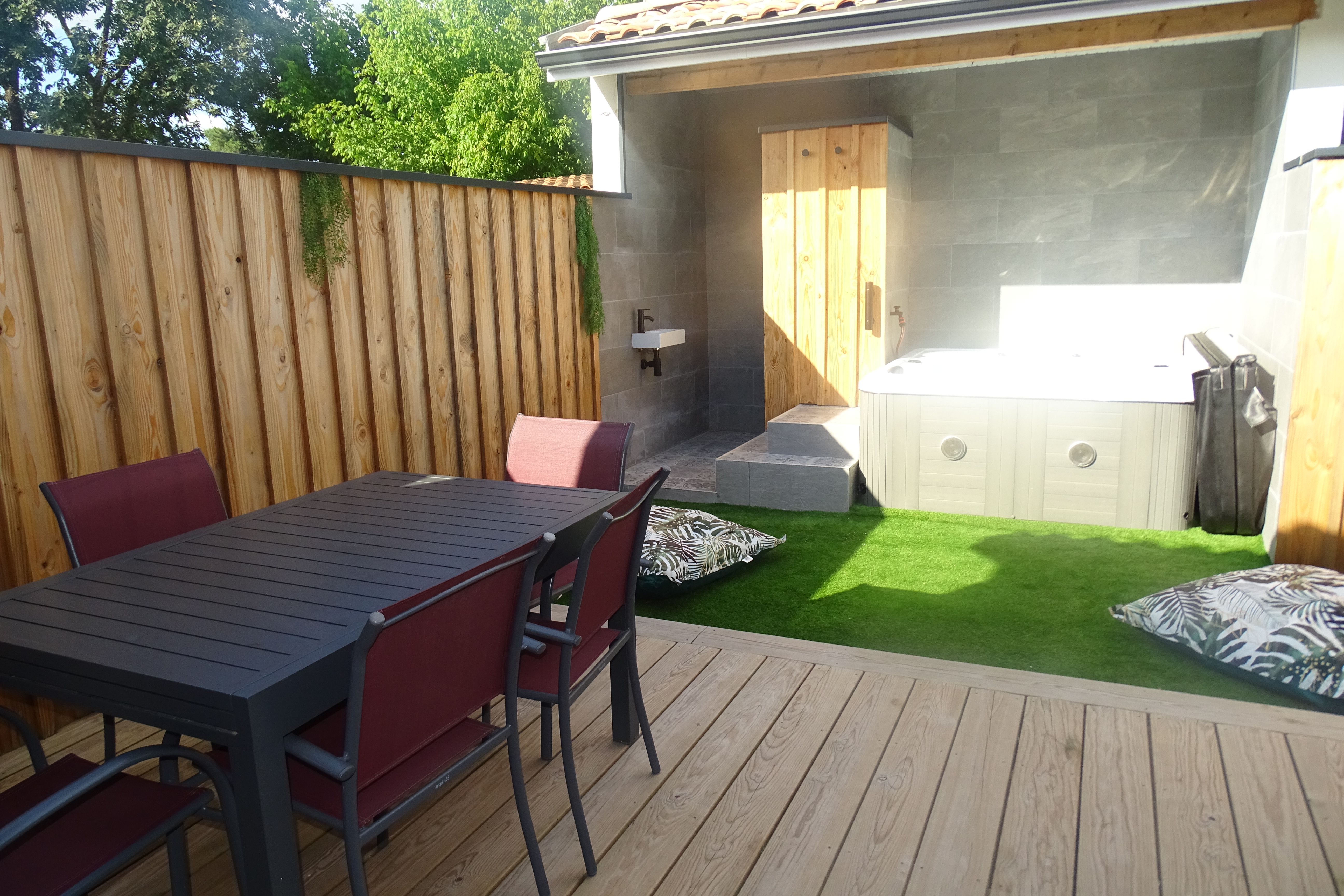 House with patio and SPA AREA