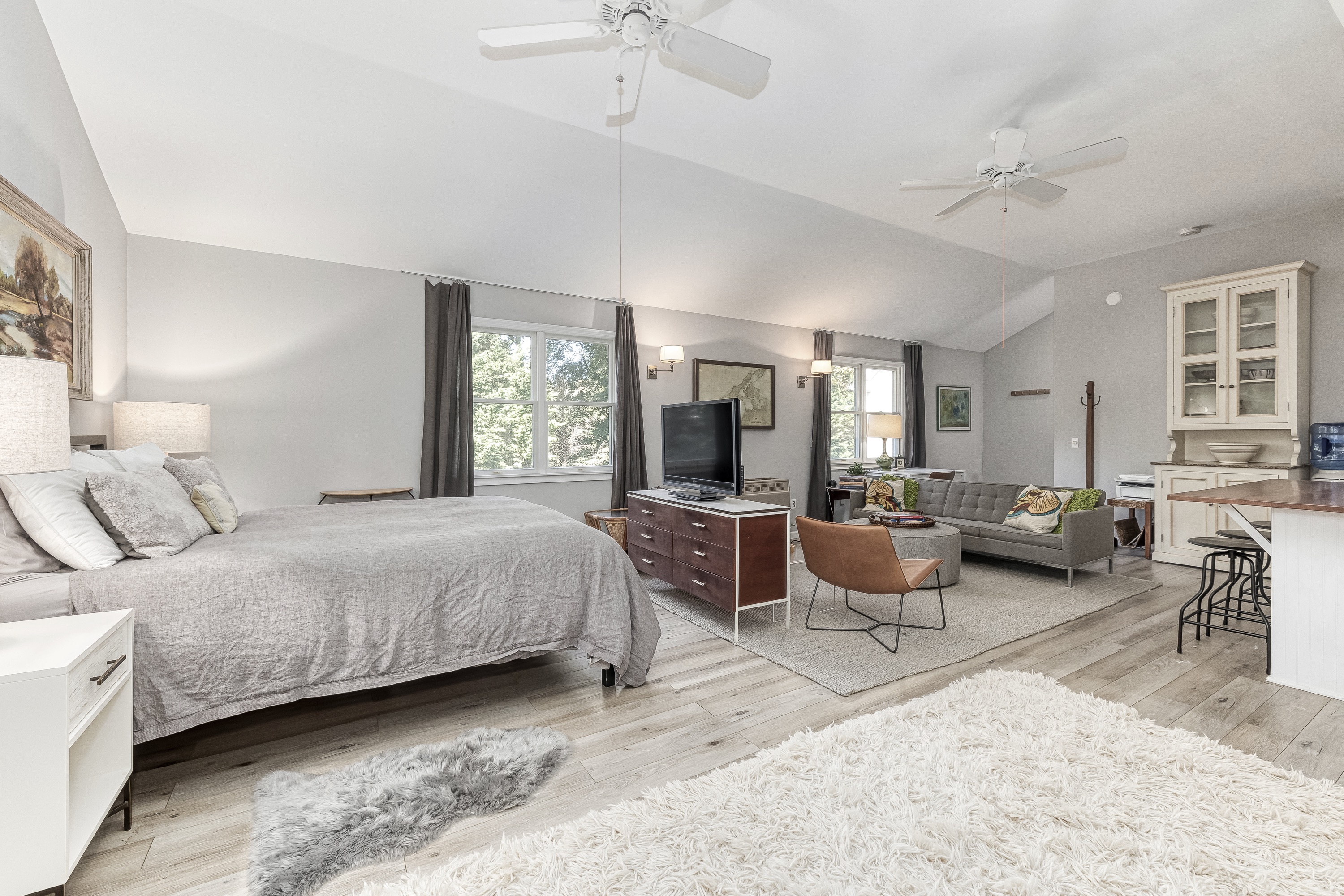 Stylish Studio Suite on Shelter Island