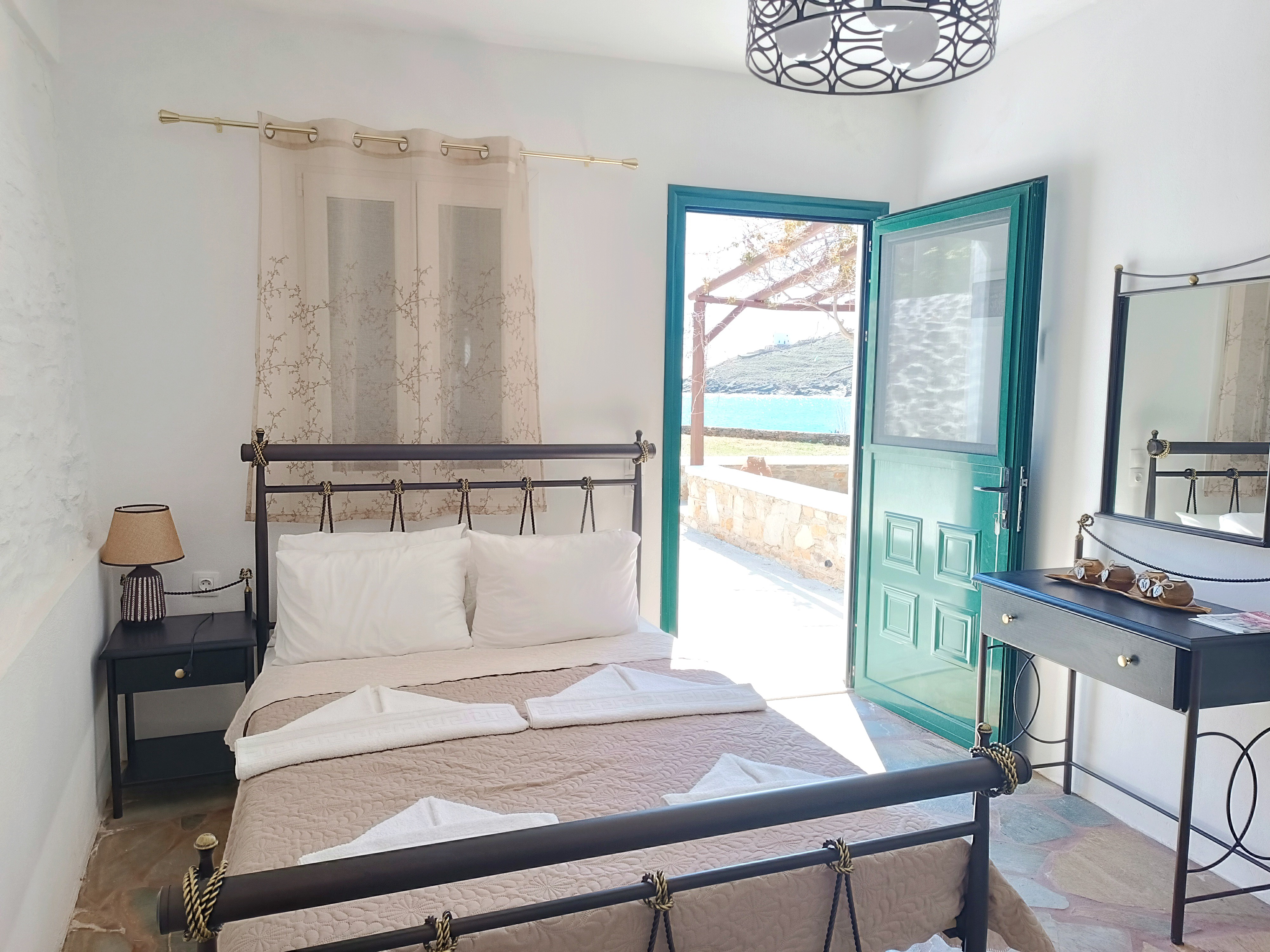Simousi Studio 1 (sea view), on the beach!