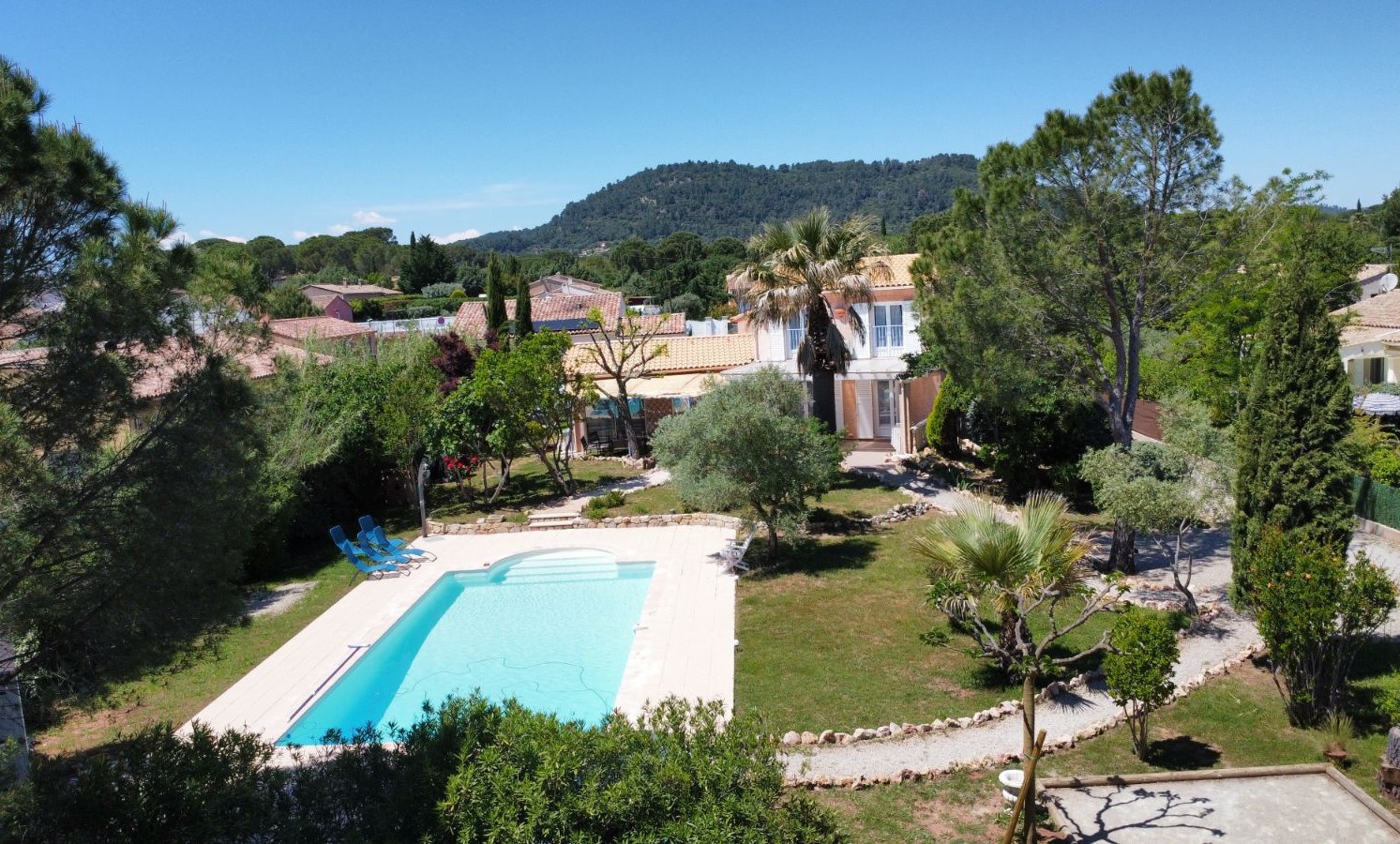 Villa 5* pool air conditioning pool pétanque zipline.