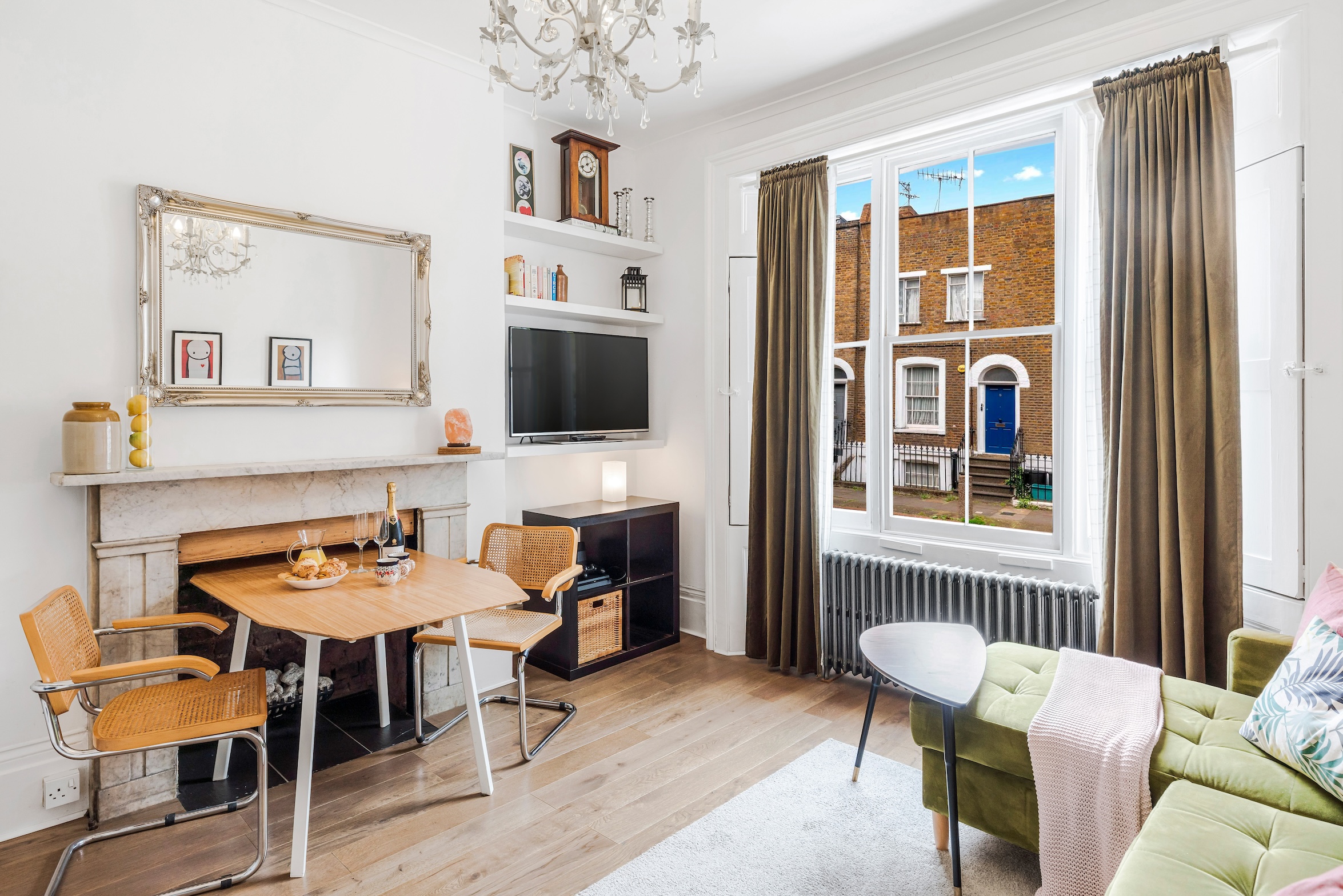 Stylish Islington Victorian 5 min Kings Cross in Islington, London