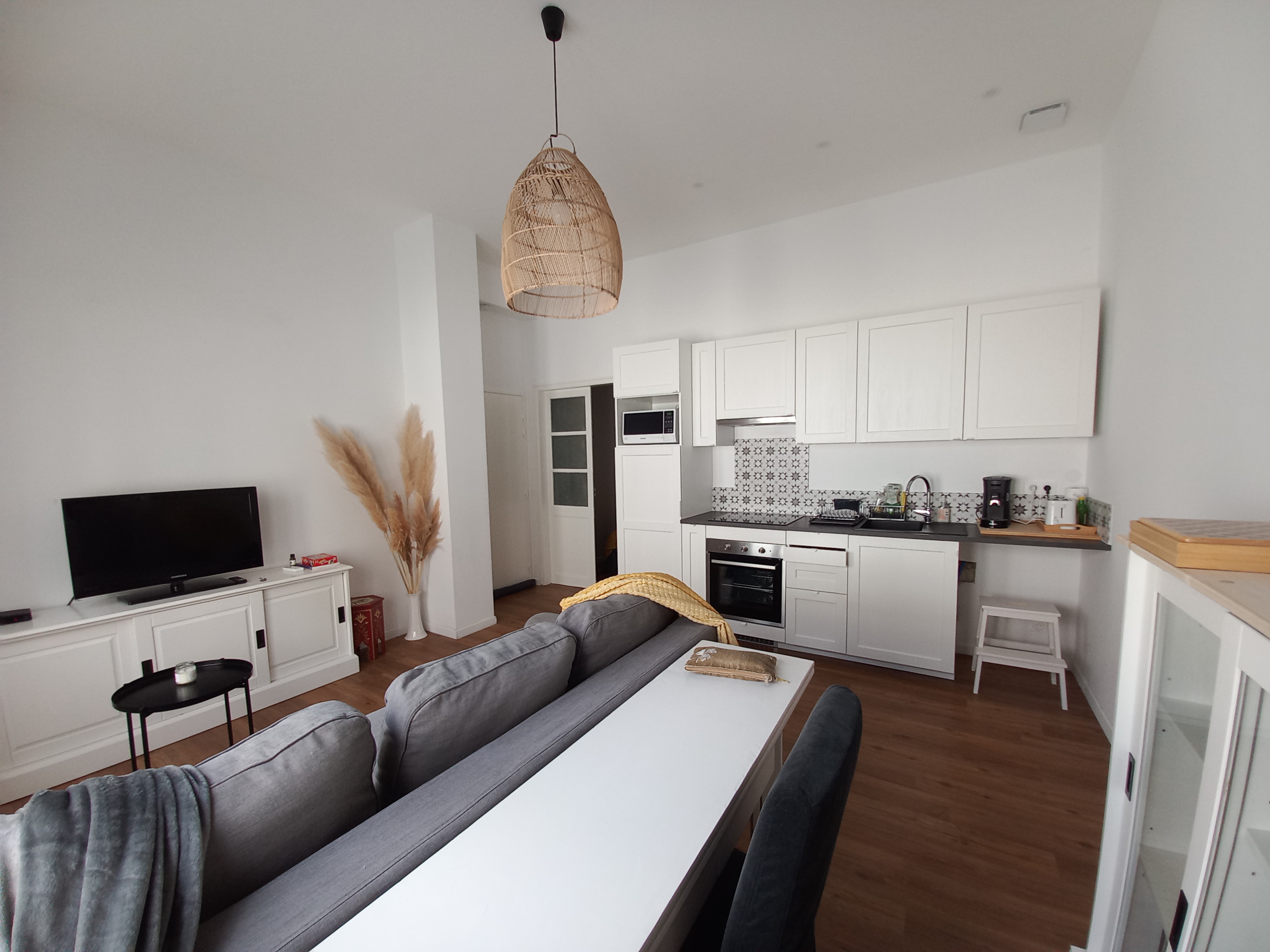 T2 in CV in bourgeois house.