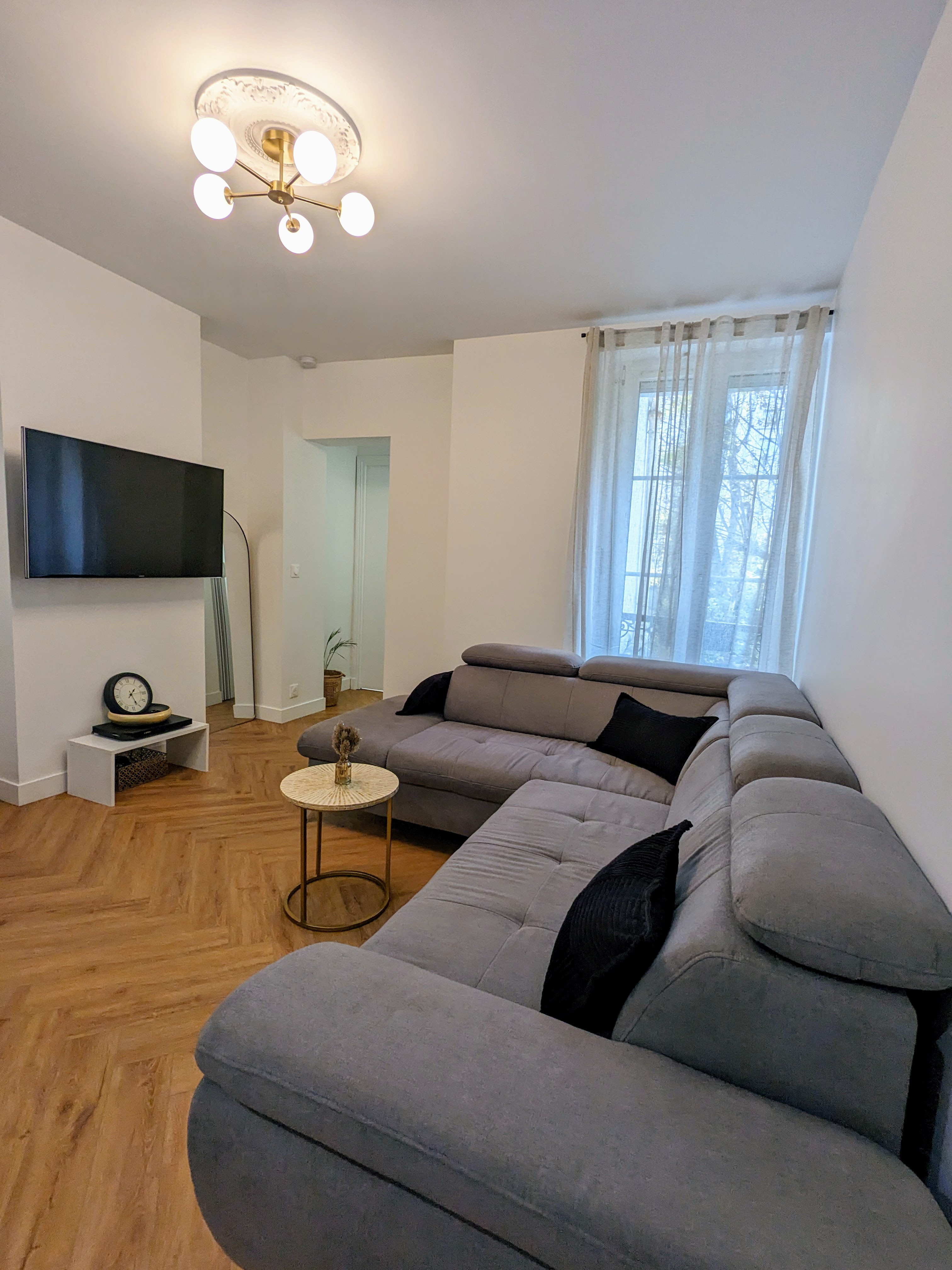 Charming renovated T3 metro 1
