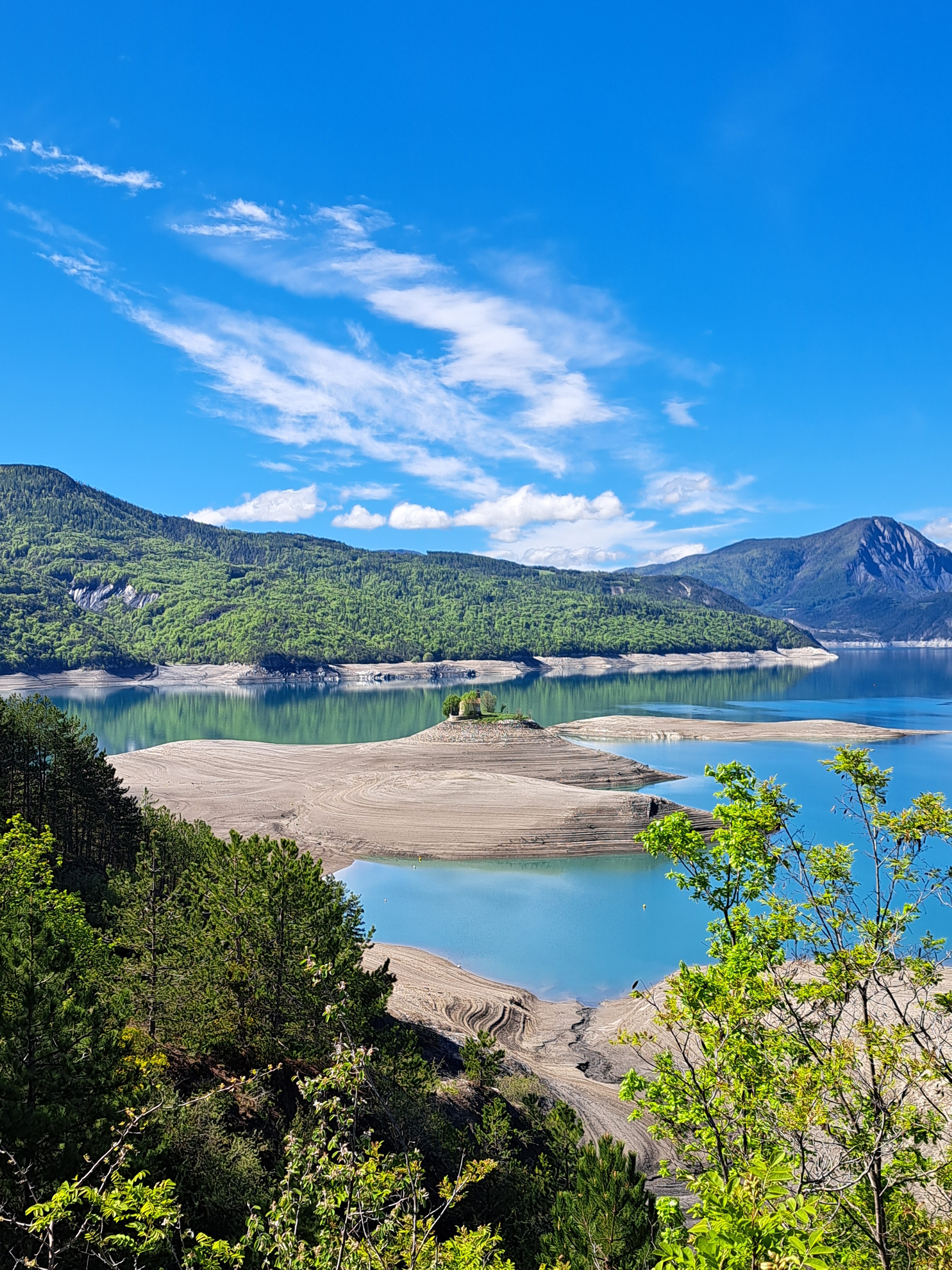 Discovery between lake and mountain