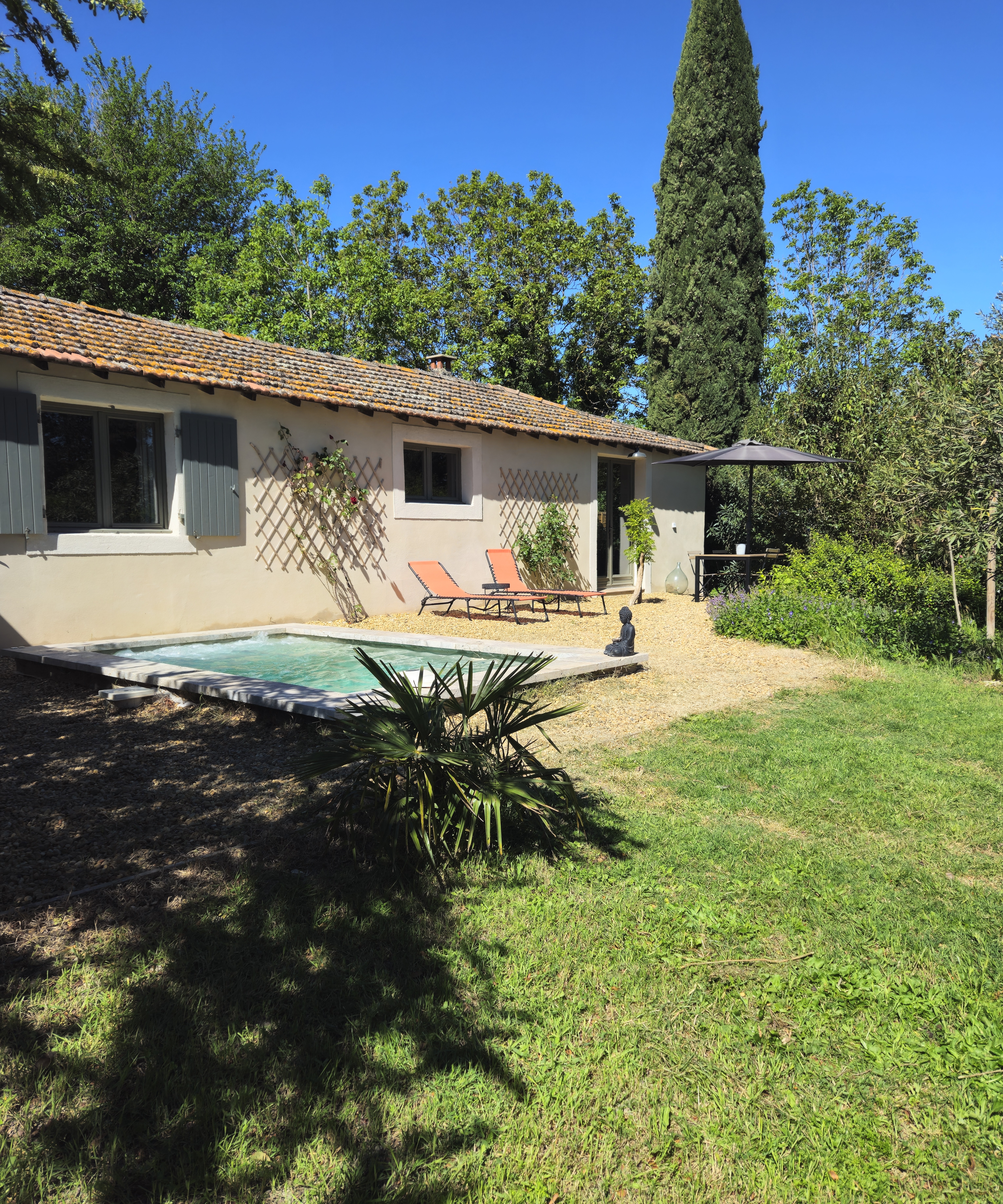 In the countryside, near L'Isle-sur-la-Sorgue