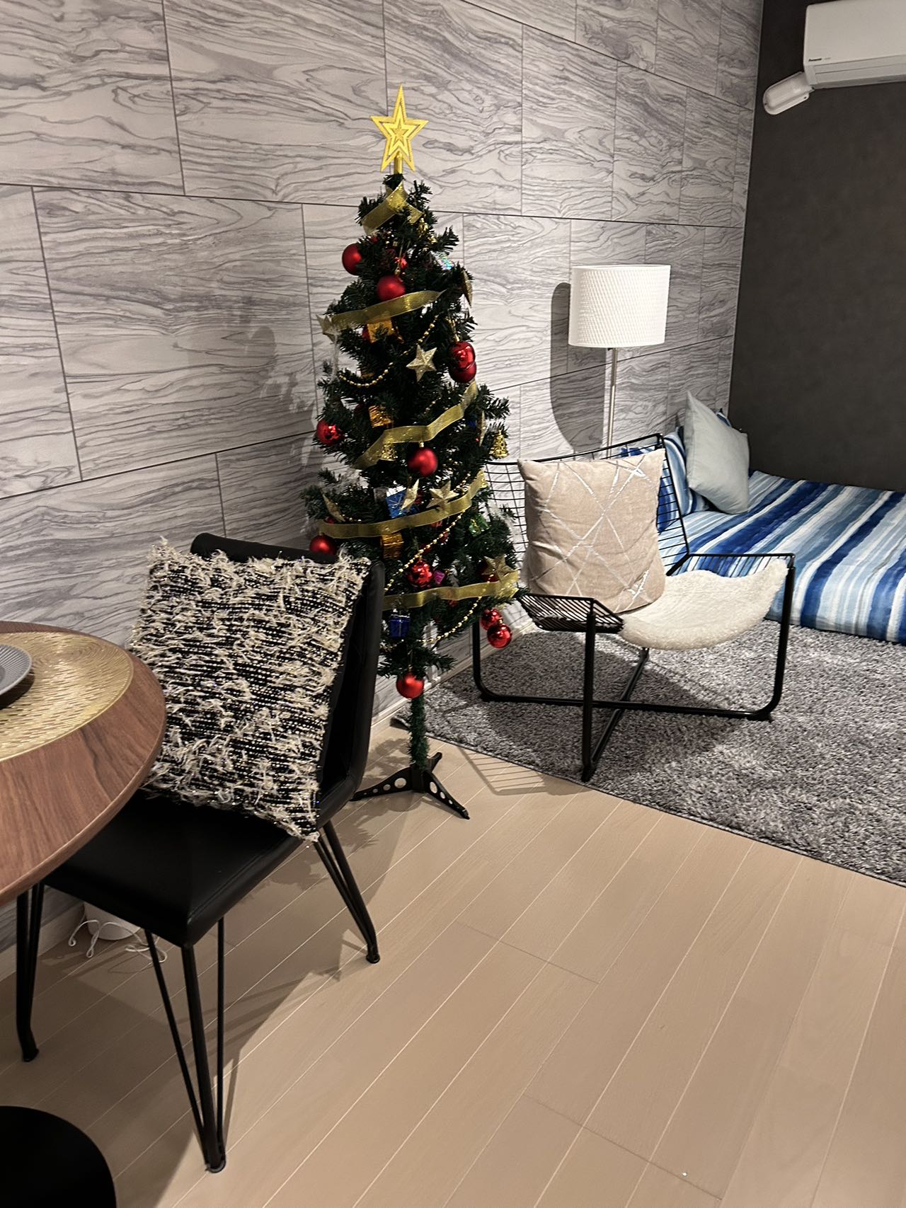 Newly furnished/Free parking/Shinsaibashi 5 minutes by train/Direct access to Kansai Airport Kyoto Wakayama/Universal Studios 30 minutes/Family/Bicycle provided