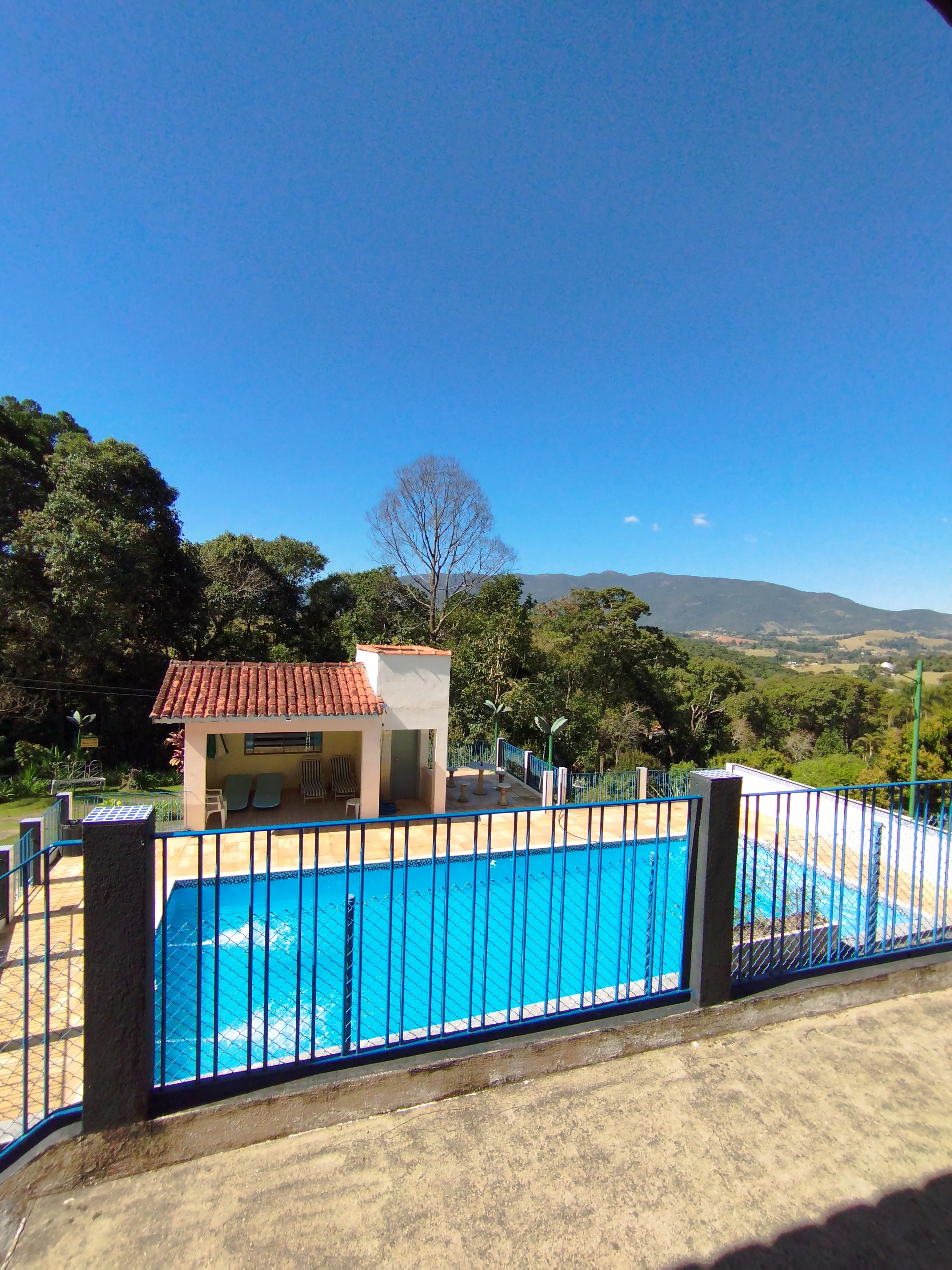 Large house with 2 qtos balcony in the Extrema region