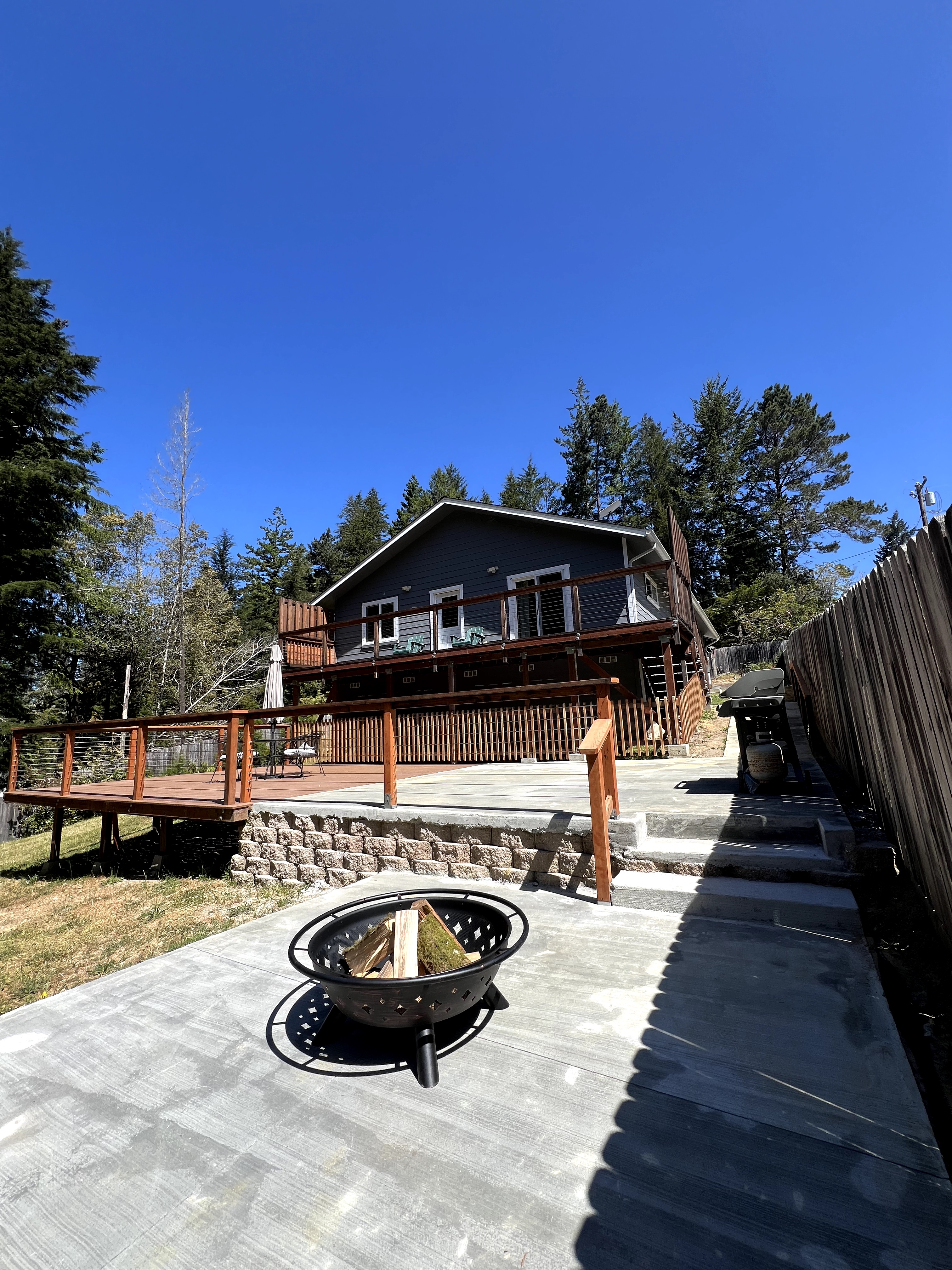 Cozy/Luxurious Lodge beneath the Redwoods