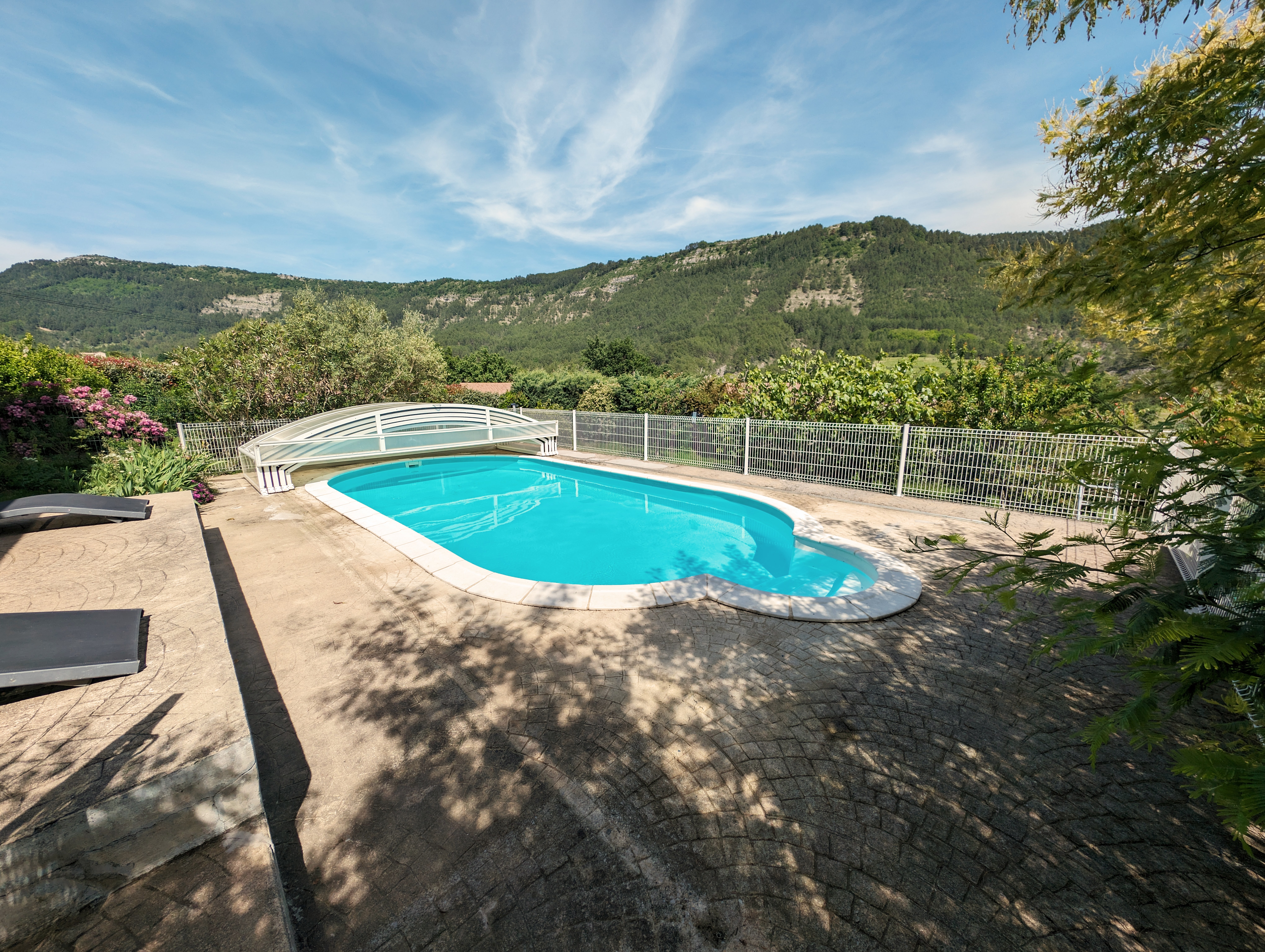 L'Hirondelle,  indoor pool