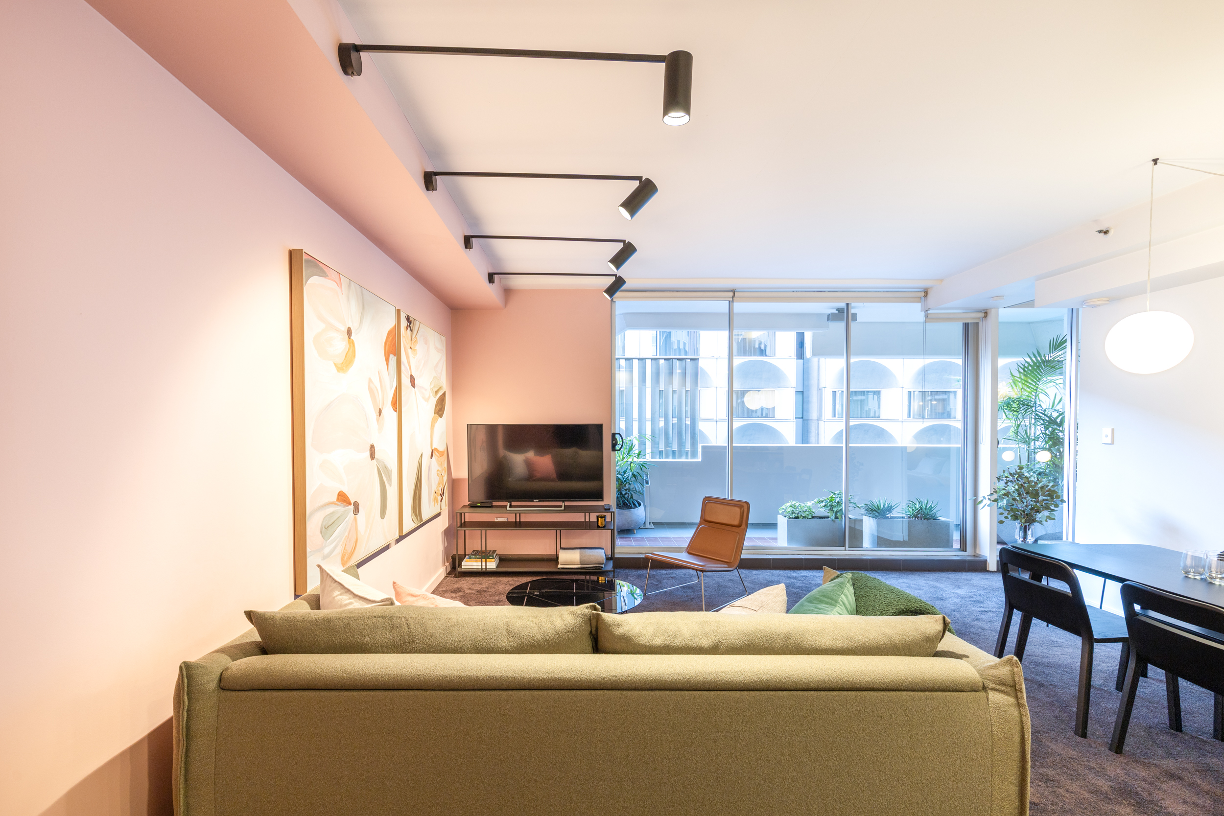 Modern & Spacious City Centre Apartment