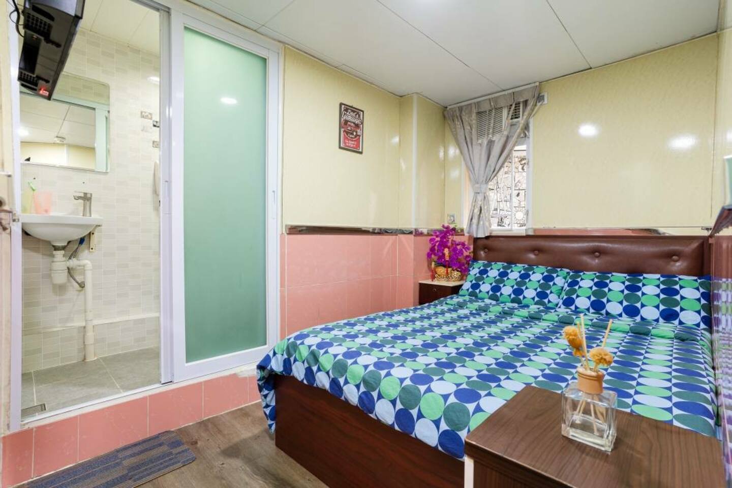 [7] Double Room in Kowloon