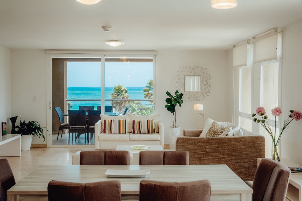STUNNING EAGLE BEACH VIEW CONDO