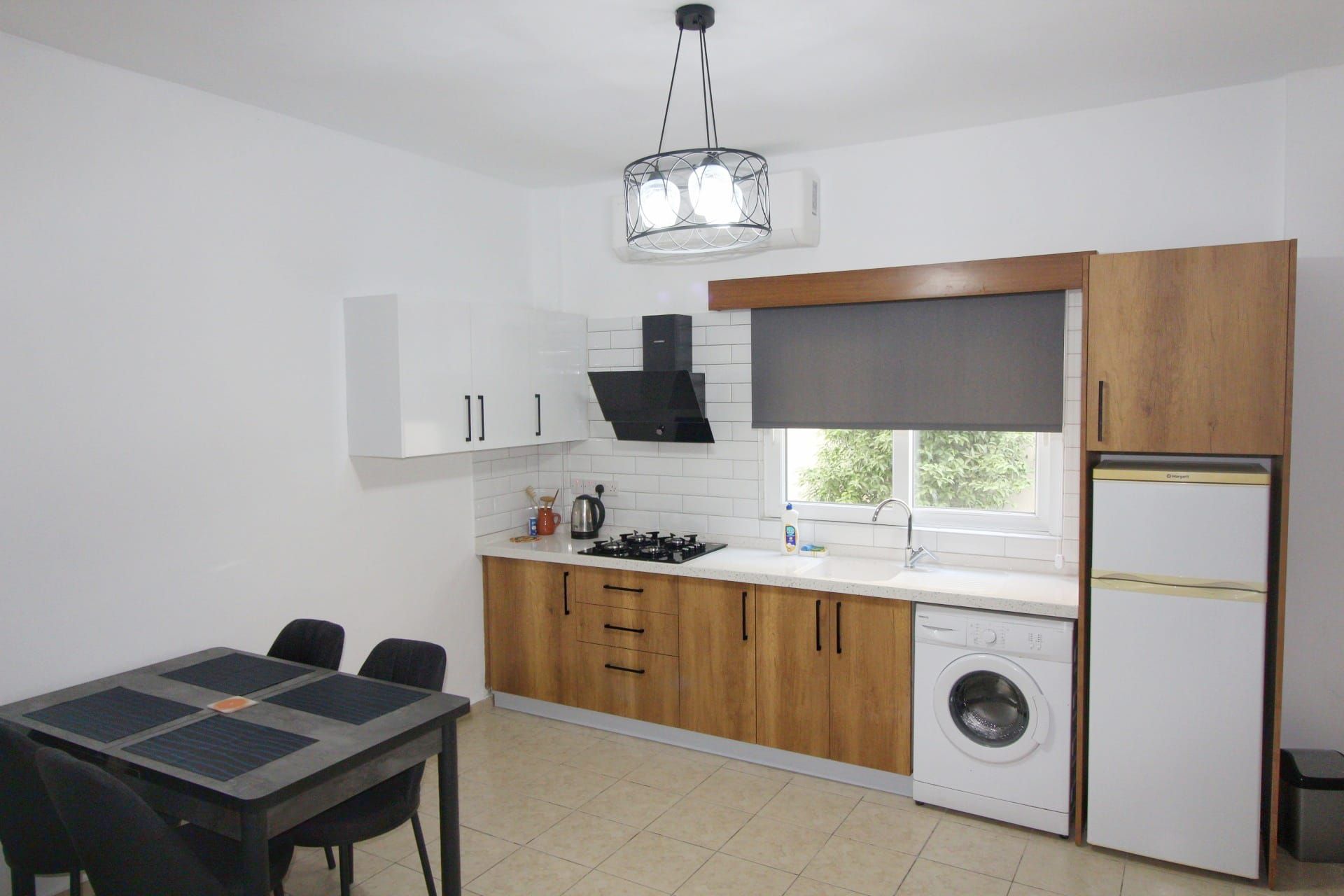Clean, Central, Modern 2-Bed Apartment