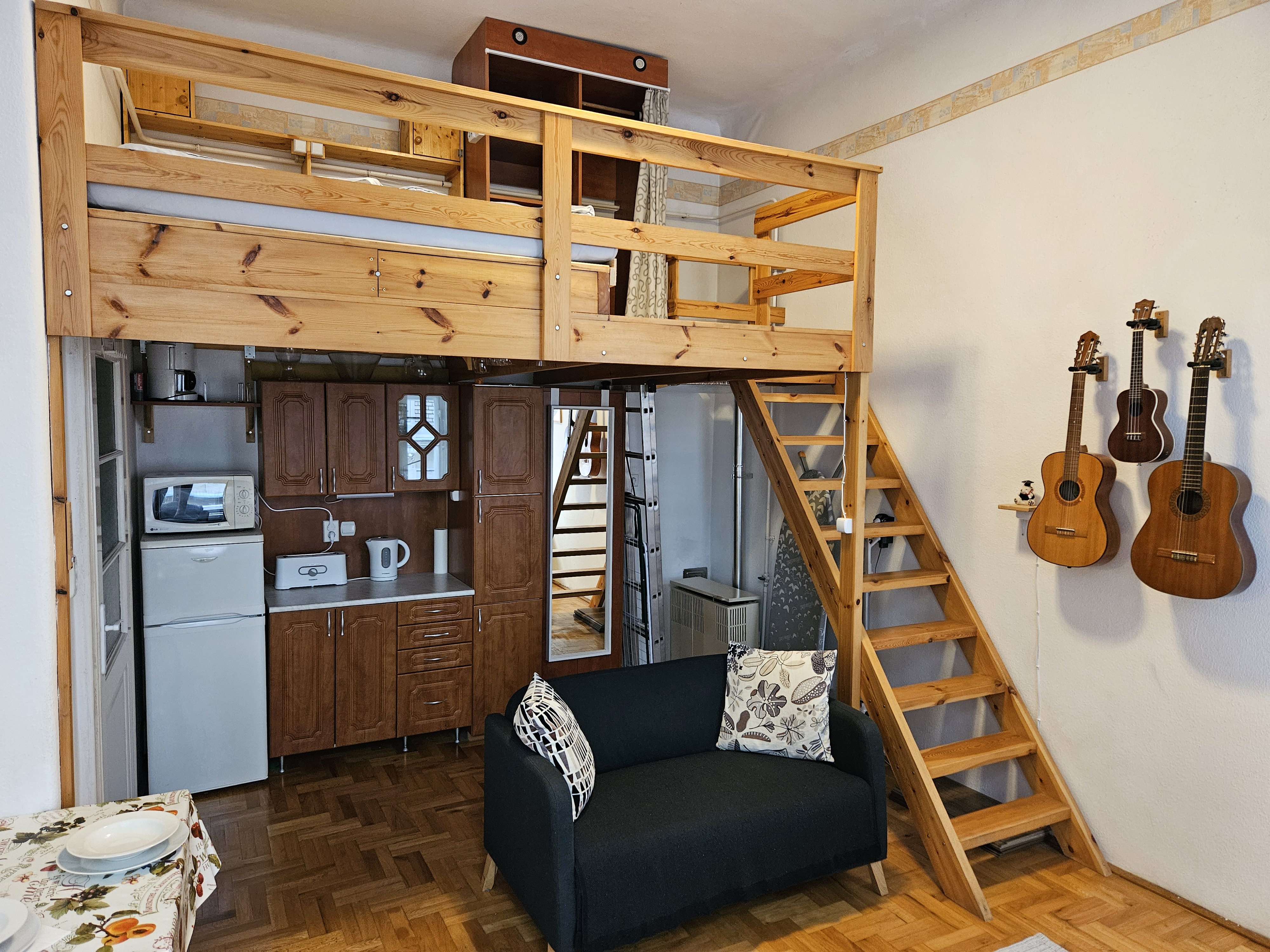 Comfy Studio in the Center