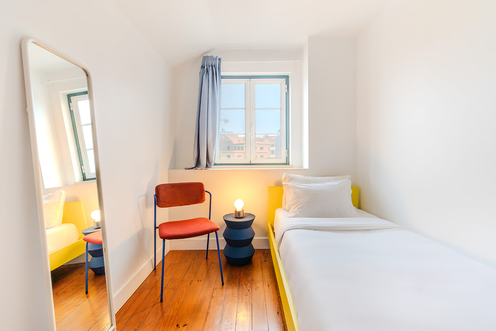 SATURdAYS - Single Room w/ Shared Bathroom