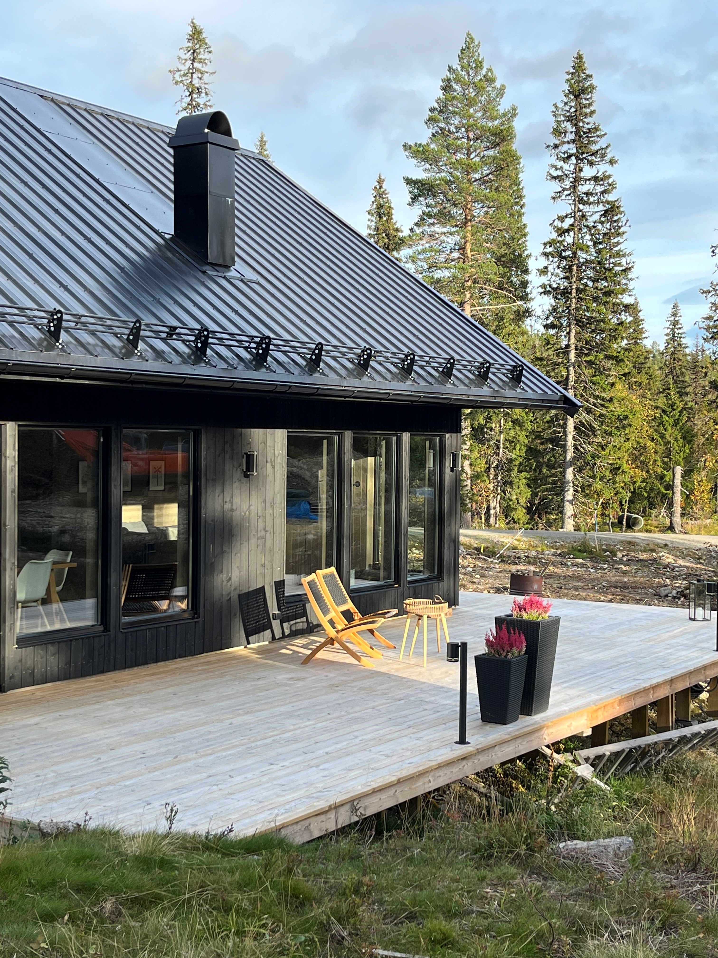 Cabin with quiet location in Storhogna