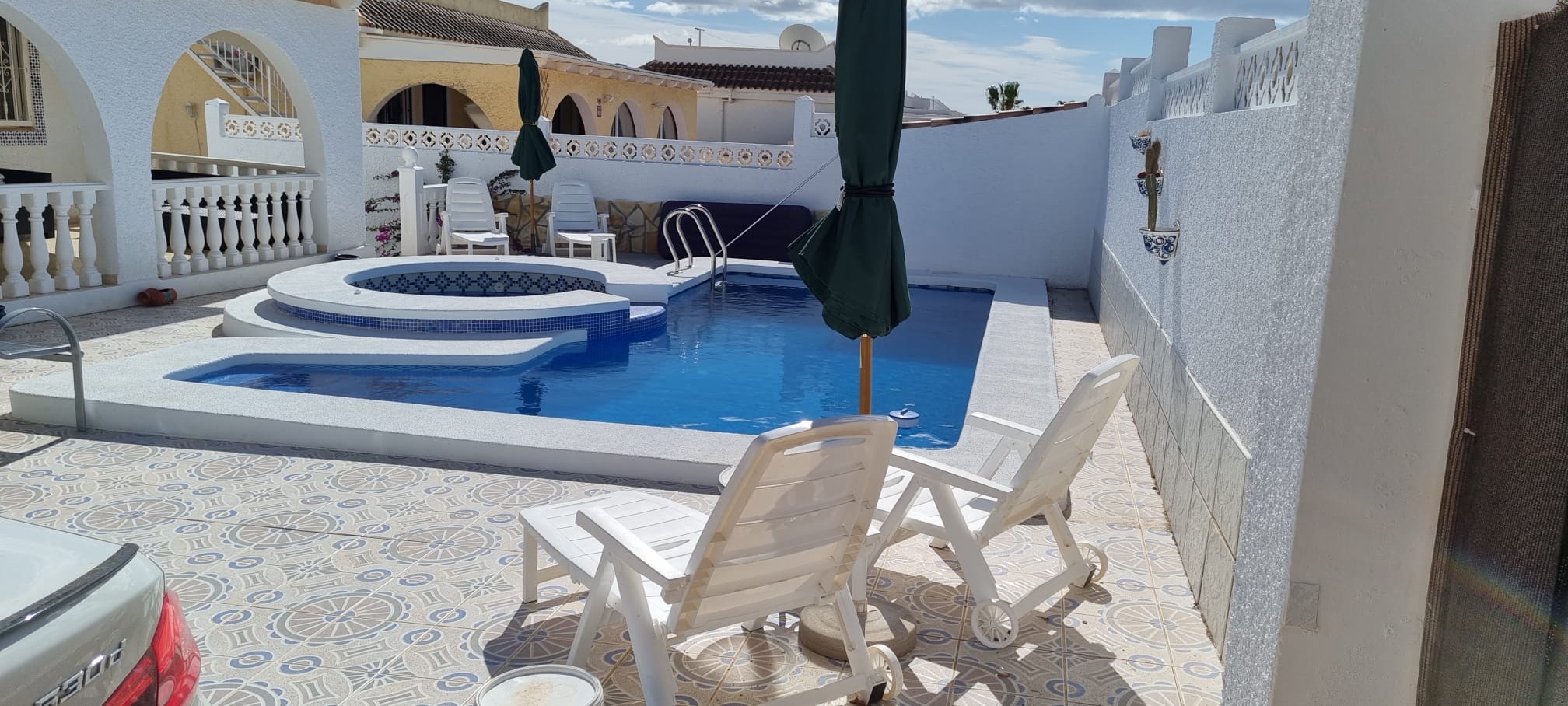 Detached Villa with Pool/Jacuzzi