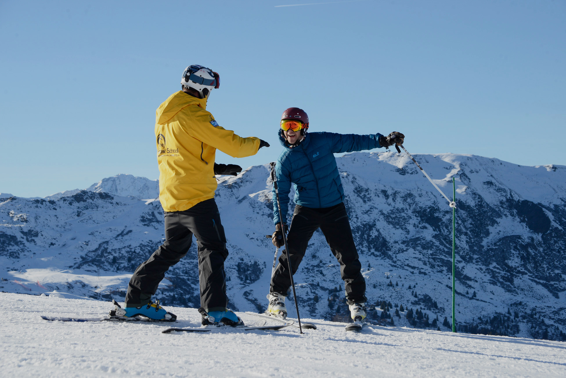 Детский горнолыжный туризм. Семья на лыжах. Learn to ski. Возраст туристов на горнолыжных курортах. Learn to ski.