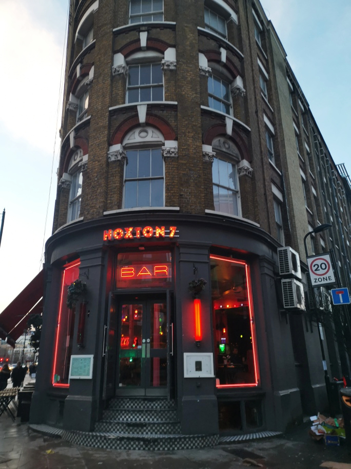 Lively Pub Crawl in London Shoreditch Airbnb