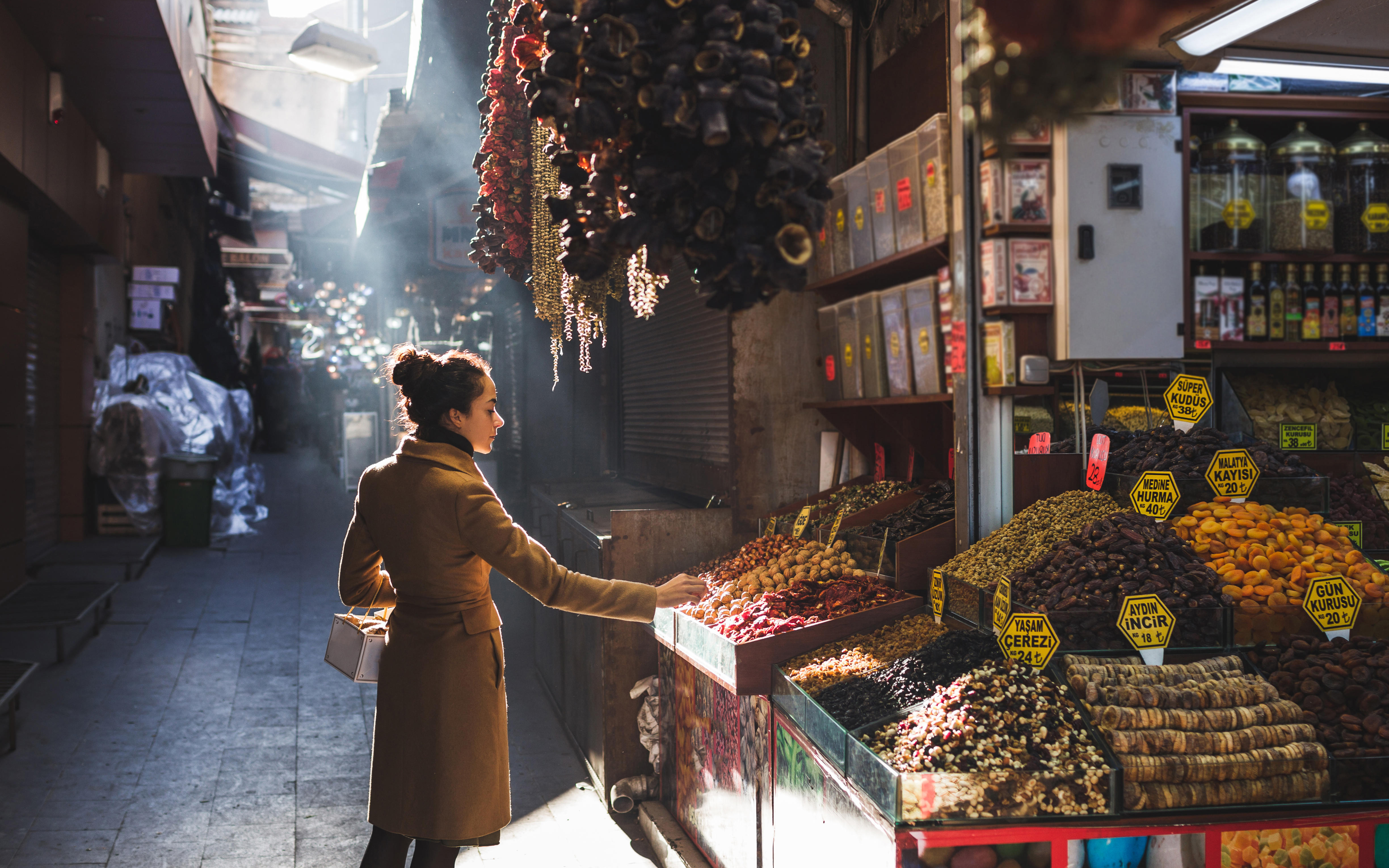 How bazaar. Кемер фото магазины сувениров турки кофейные. How bazaar. Рынок посуды в стамбуле. How bazaar.