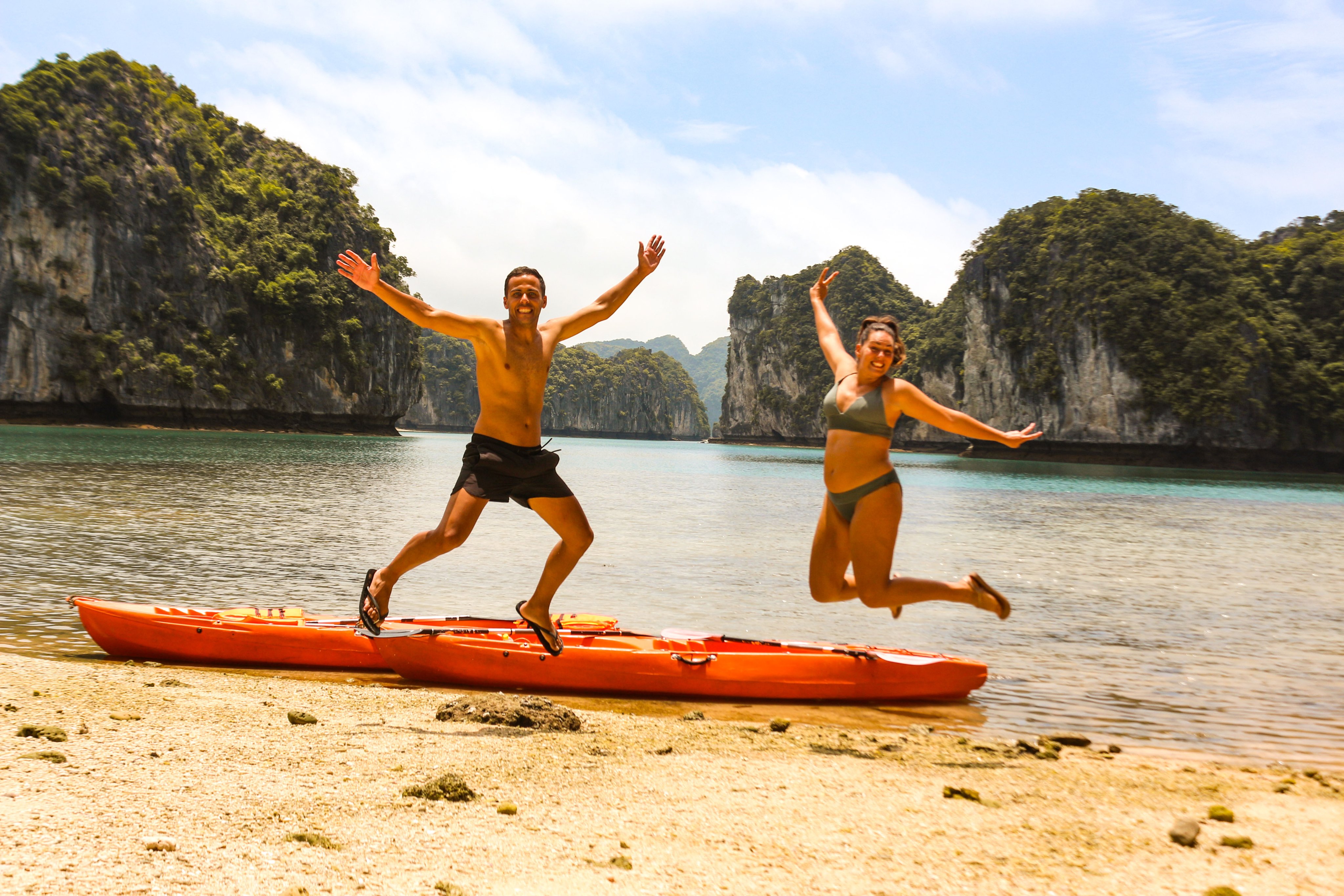 Cruise & Kayak with locals on Lan Ha bay and Ha Long bay Airbnb