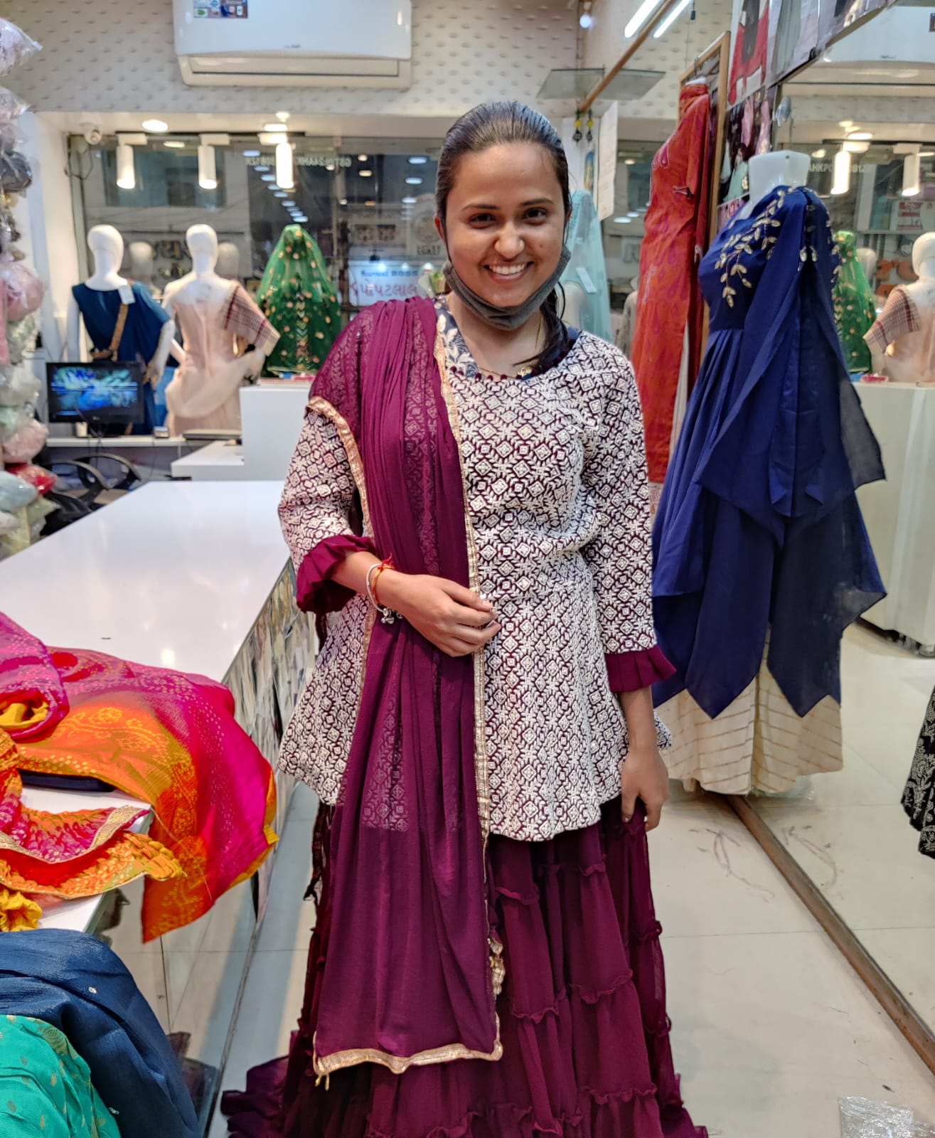 Ethnic Indian Shopping Spree and Authentic Lunch in Vadodara Airbnb