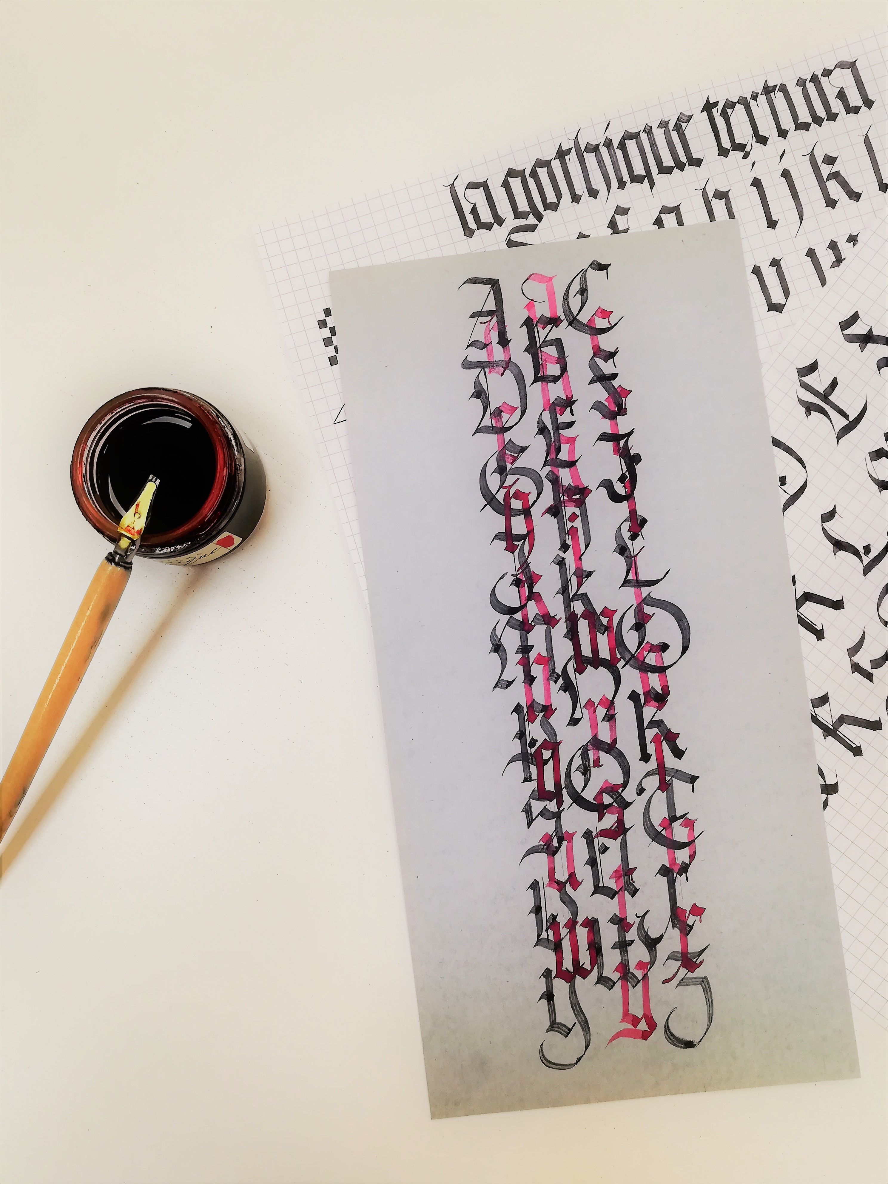 Répété Il Marque L'ironie En 2 Lettres