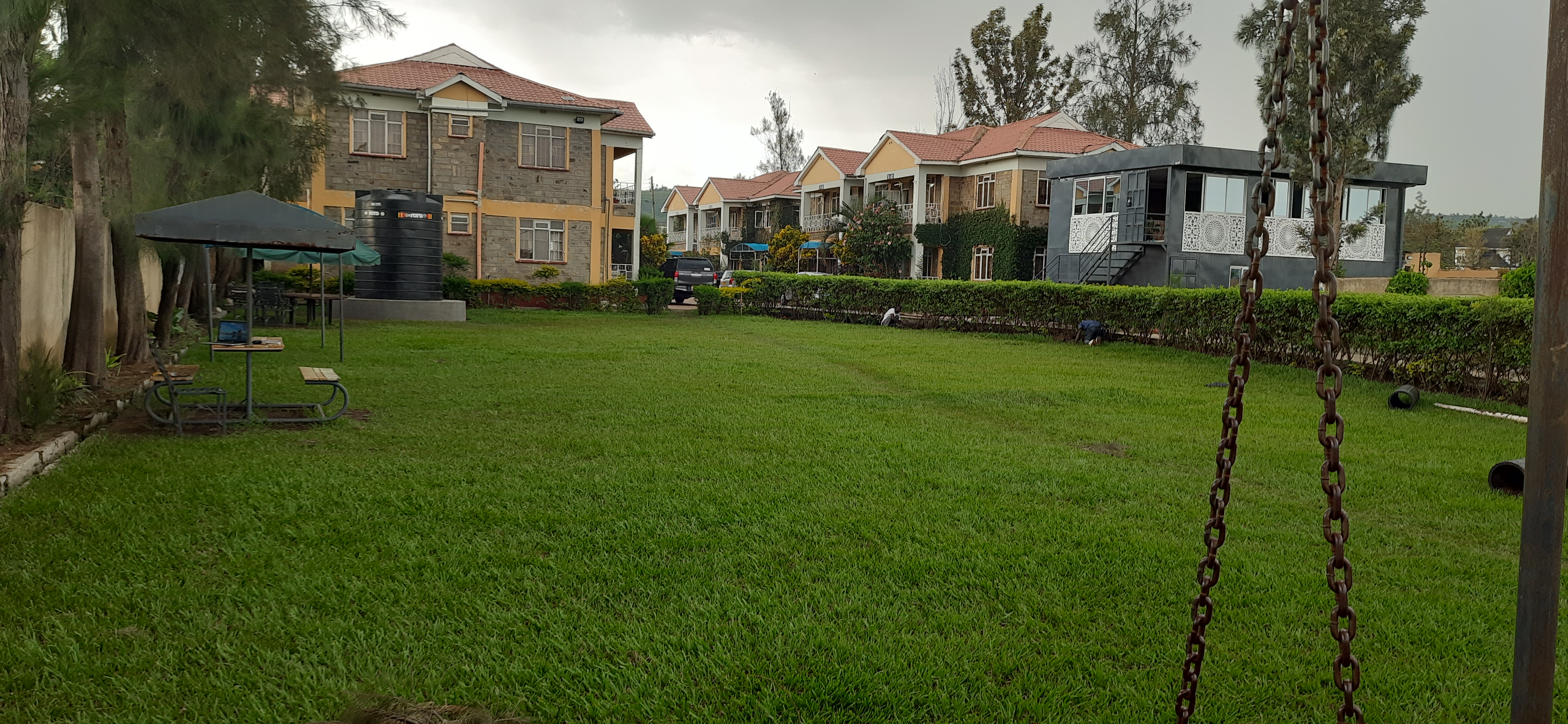 Airport view 2br apartment/house