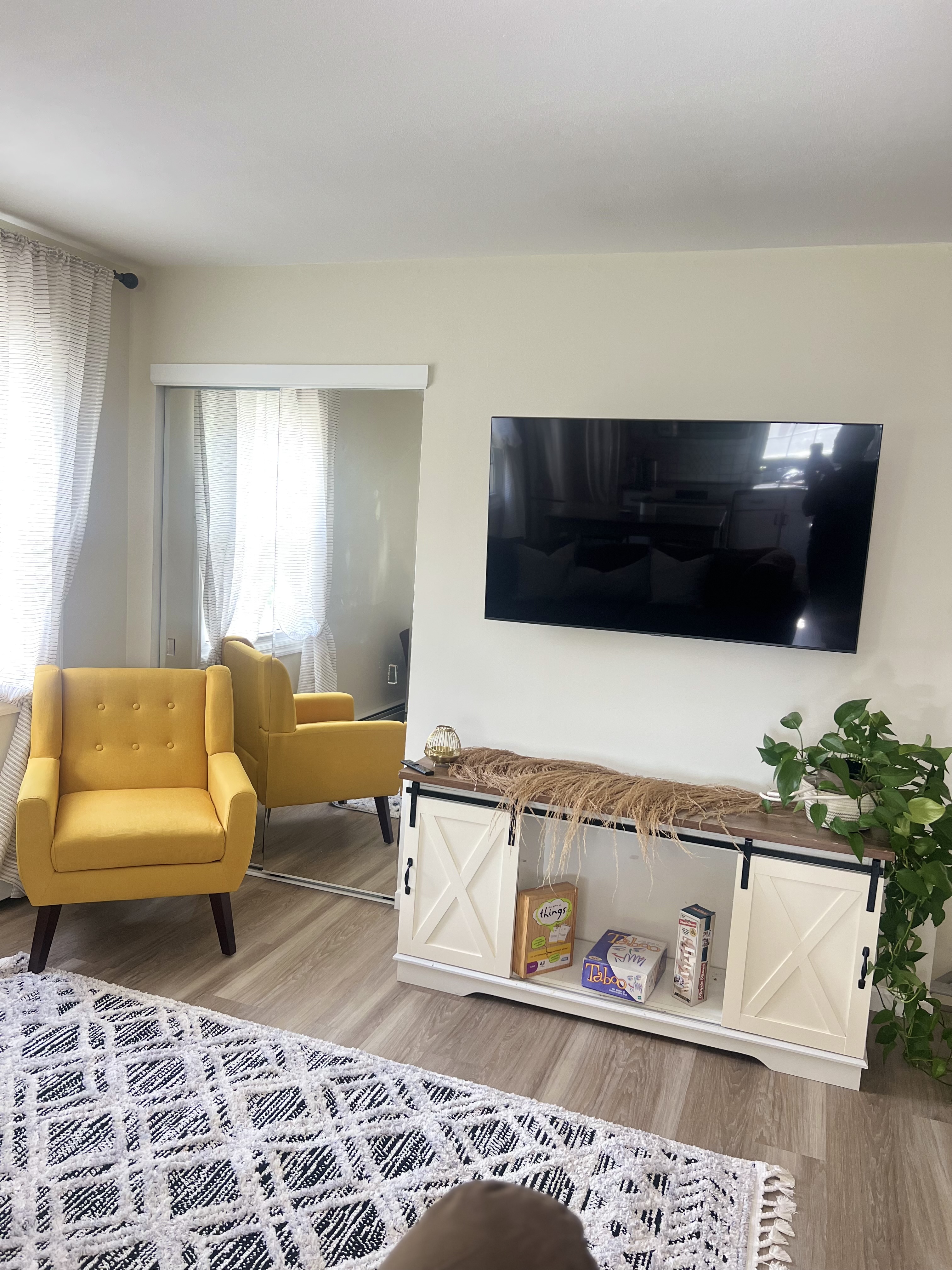 2bdrm/2bath Modern home by hospital,airport& beach